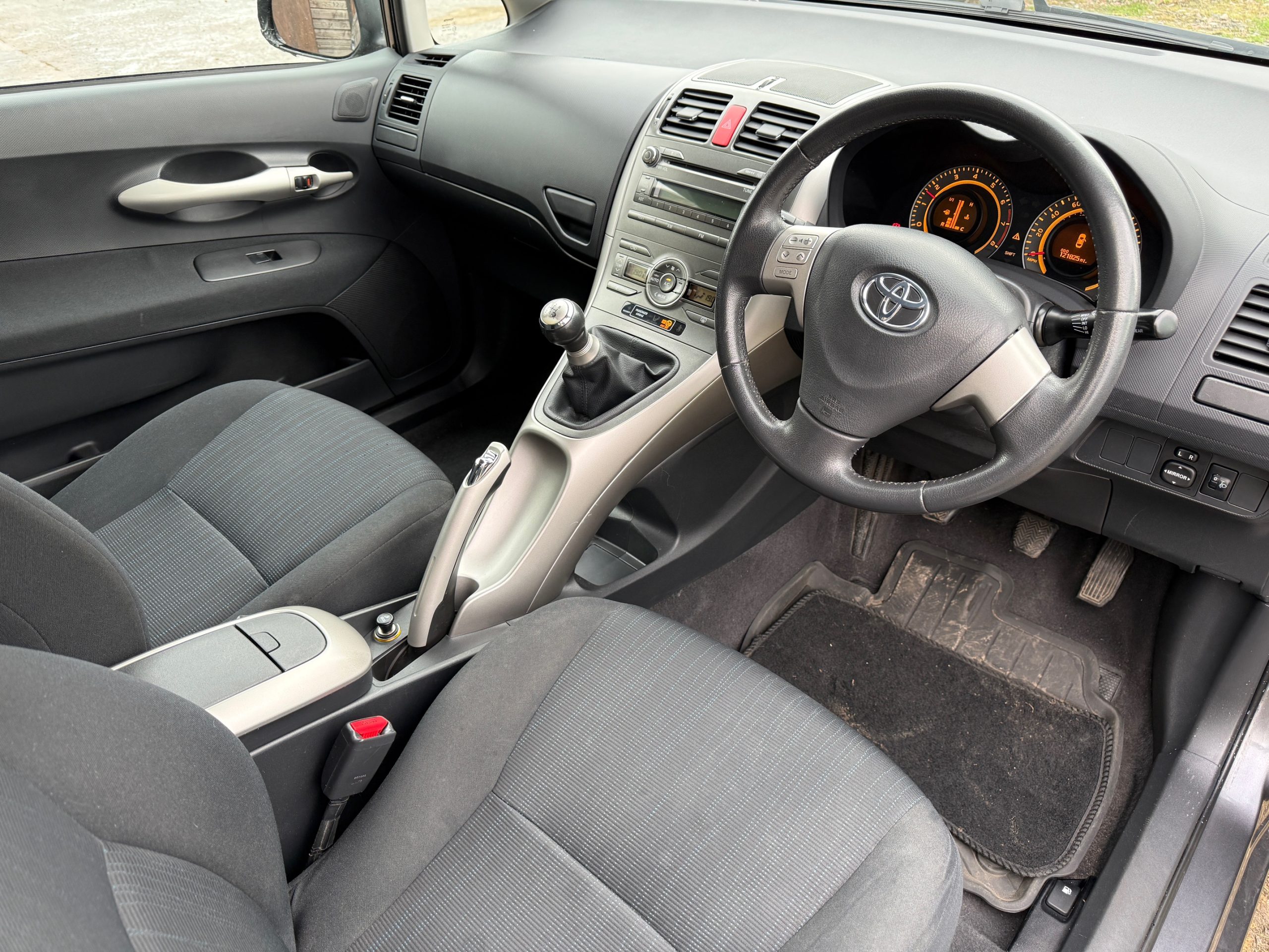 
								Toyota Auris TR 1.6 VVT-L 3DR full									