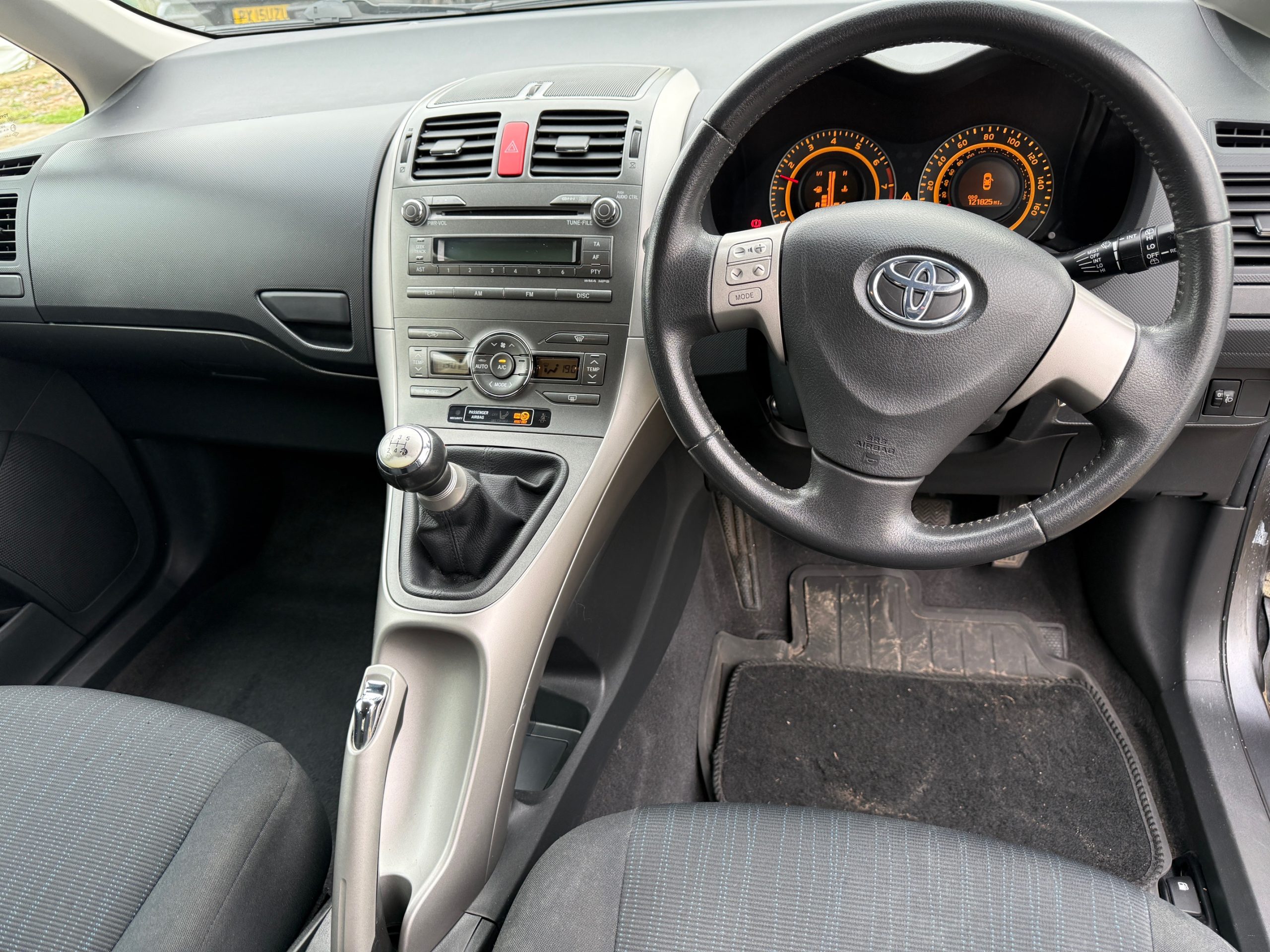 
								Toyota Auris TR 1.6 VVT-L 3DR full									
