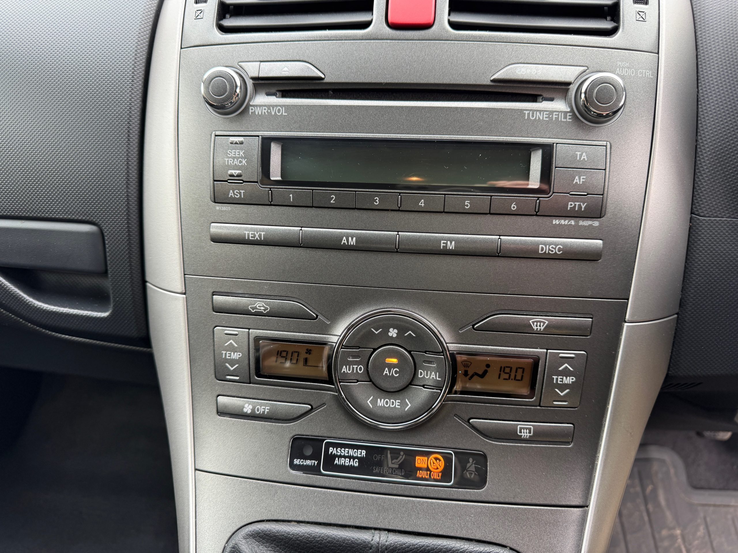 
								Toyota Auris TR 1.6 VVT-L 3DR full									