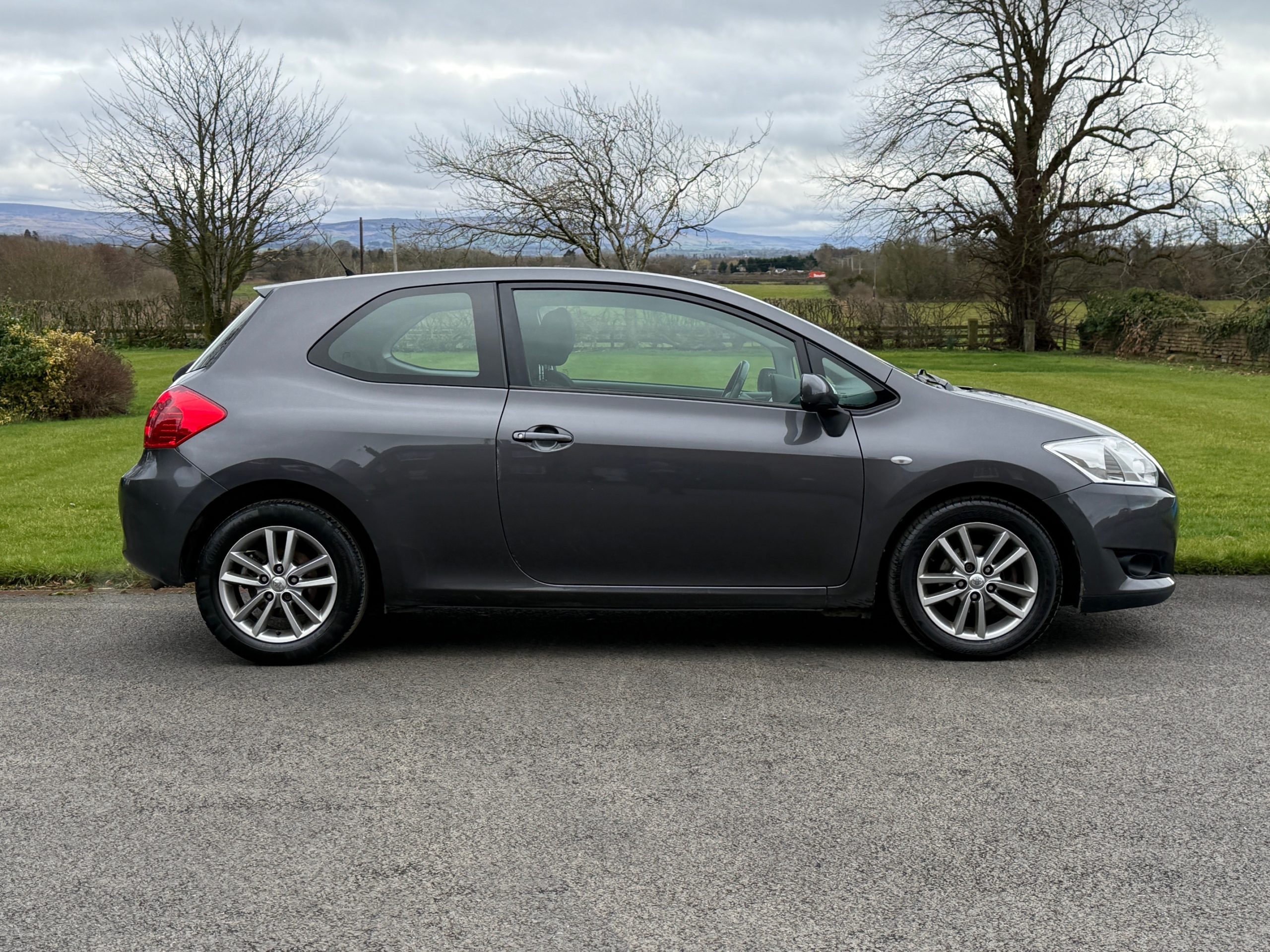 
								Toyota Auris TR 1.6 VVT-L 3DR full									