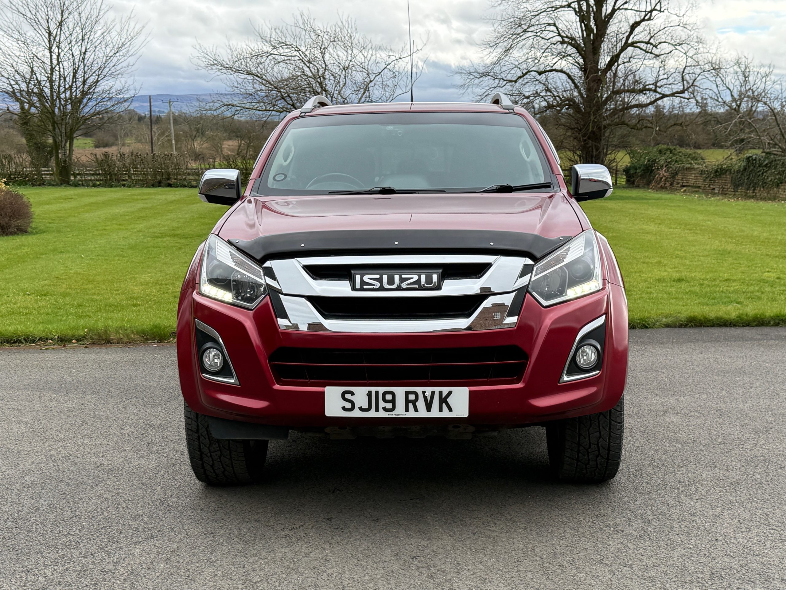 
								Isuzu D-max Utah £11,495+ VAT full									