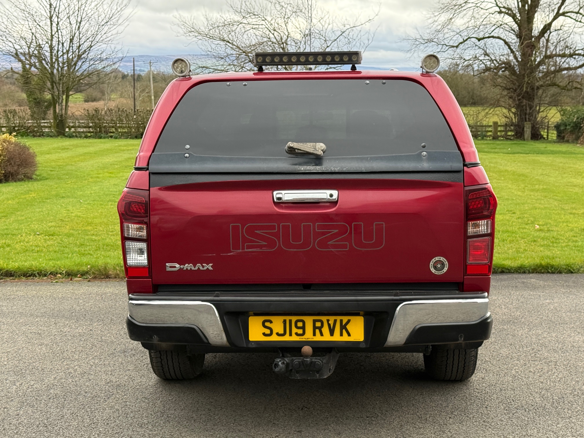 
								Isuzu D-max Utah £11,495+ VAT full									