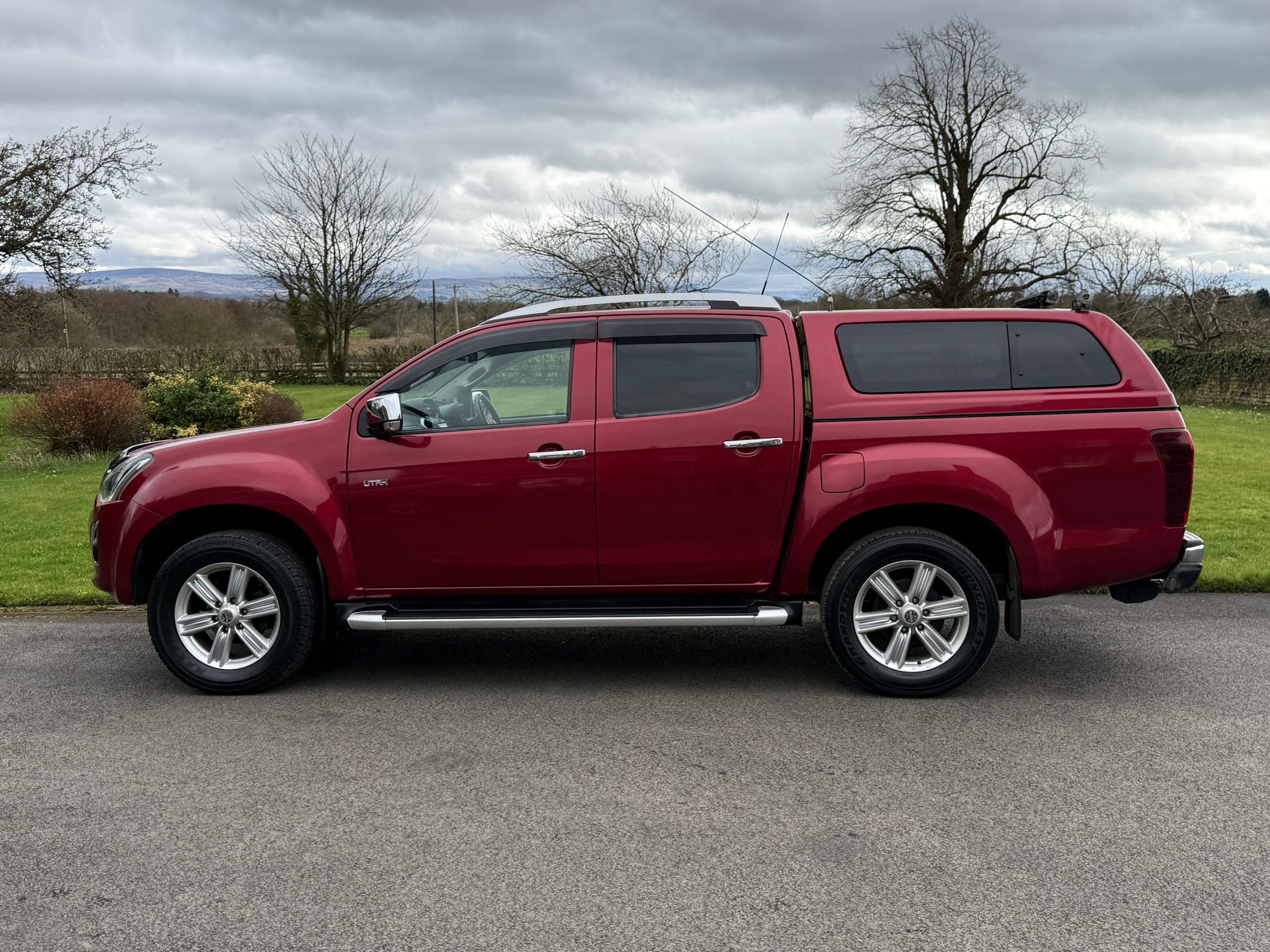 
								Isuzu D-max Utah £11,495+ VAT full									