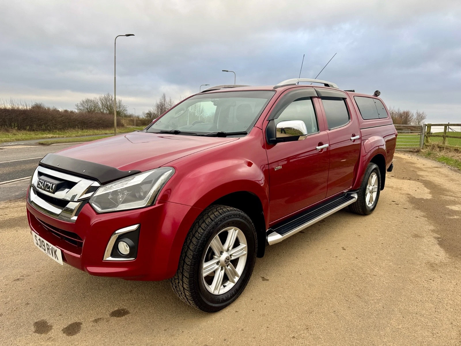 
								Isuzu D-max Utah £11,495+ VAT full									