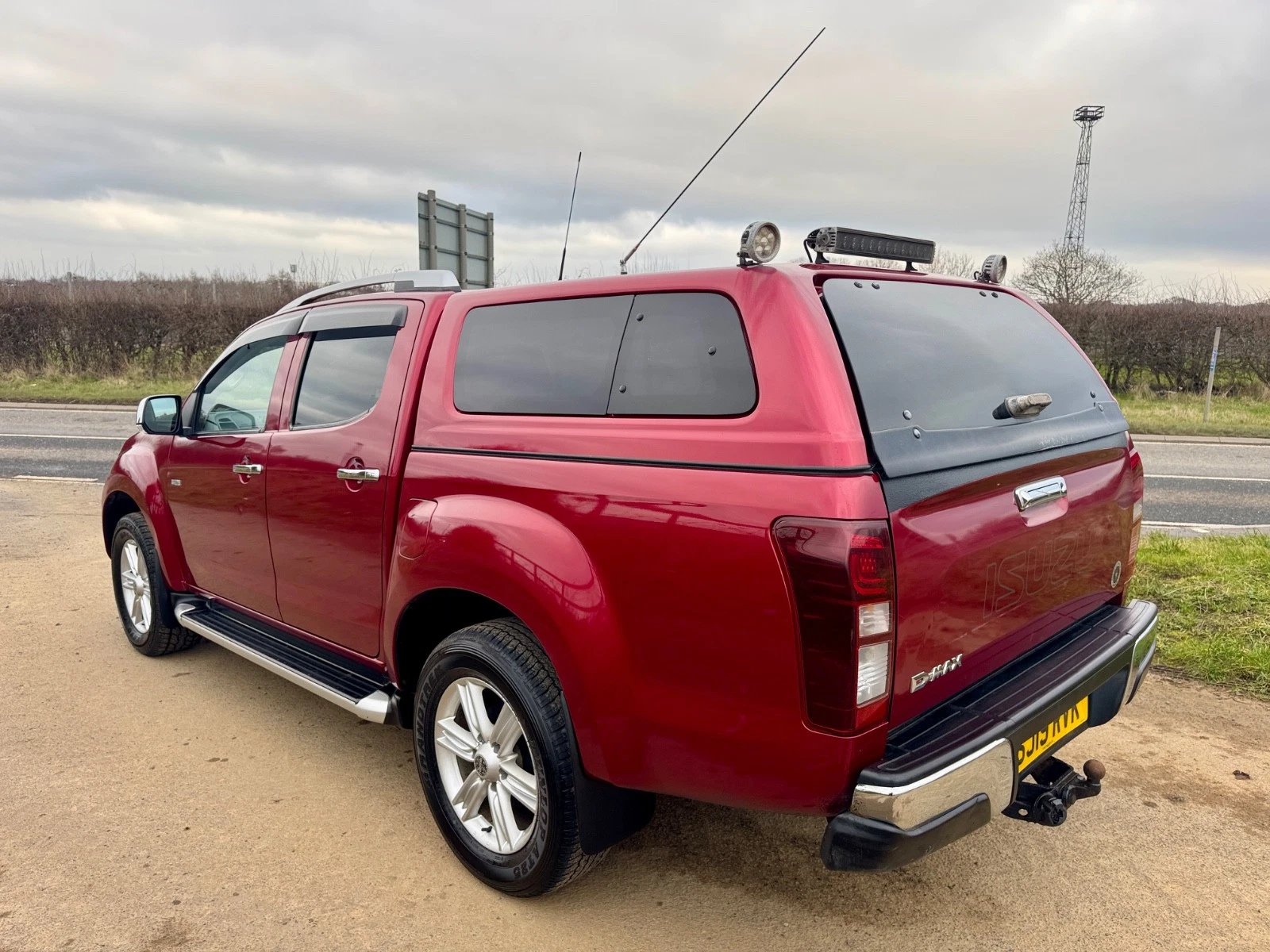 
								Isuzu D-max Utah £11,495+ VAT full									
