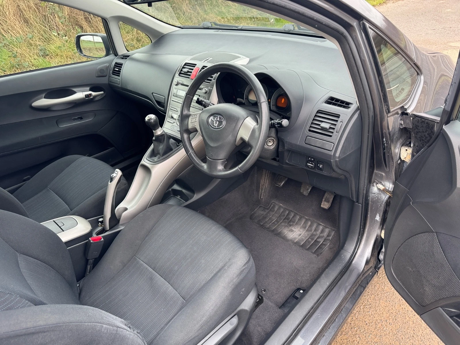 
								Toyota Auris TR 1.6 VVT-L 3DR full									