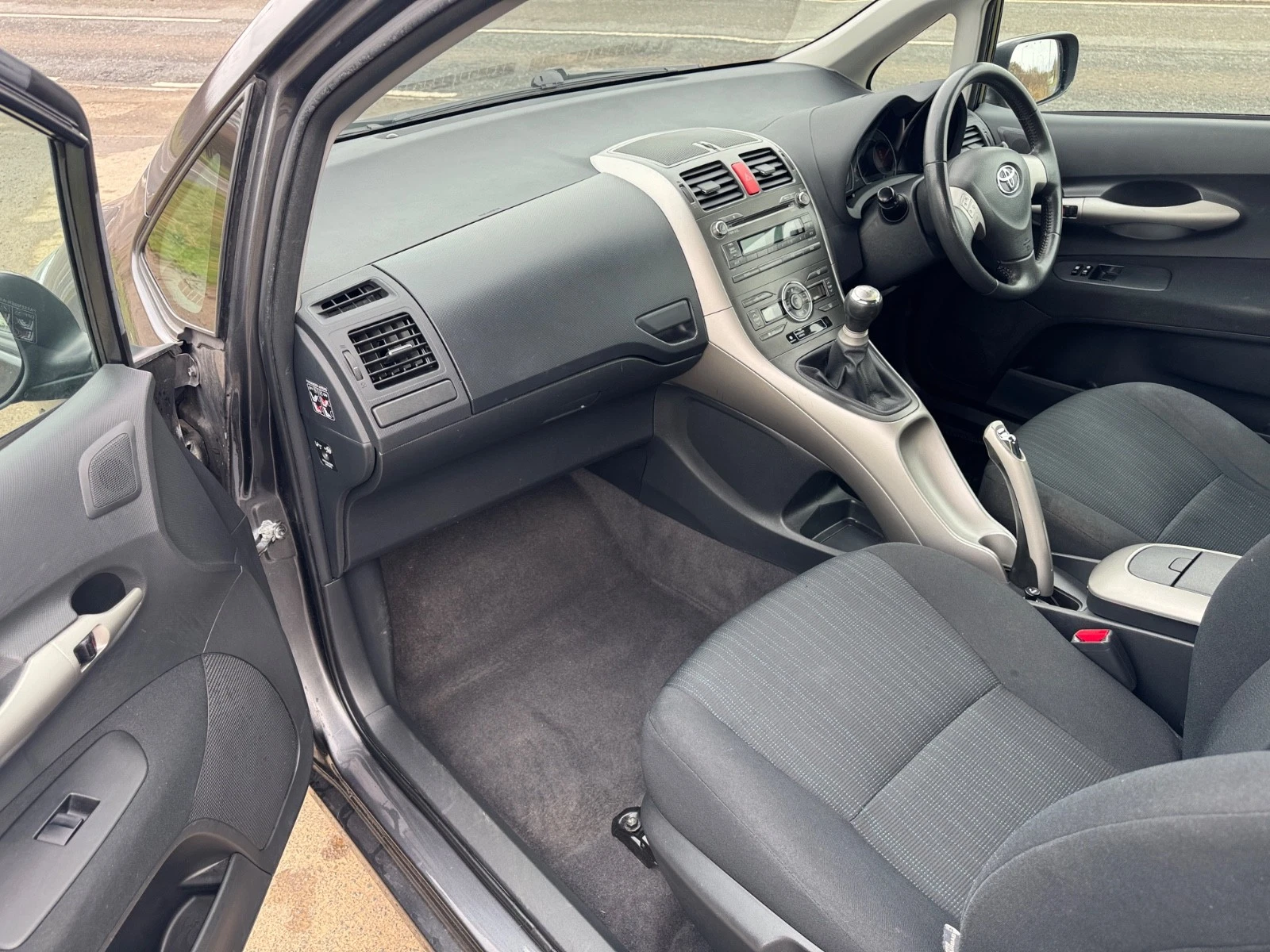 
								Toyota Auris TR 1.6 VVT-L 3DR full									