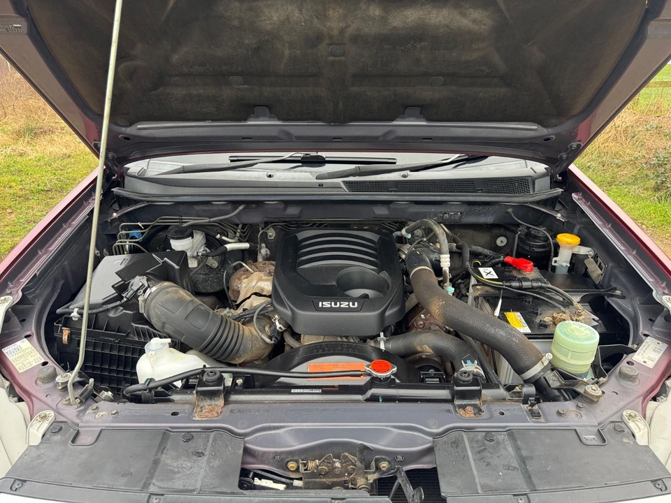 
								Isuzu D-max Utah £11,495+ VAT full									