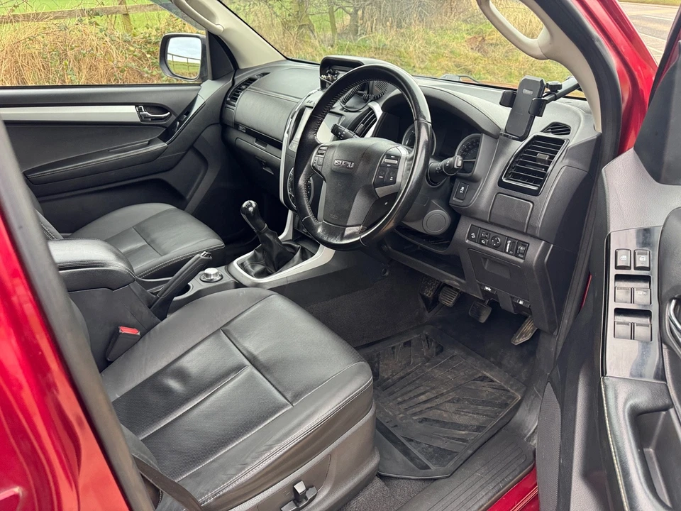 
								Isuzu D-max Utah £11,495+ VAT full									