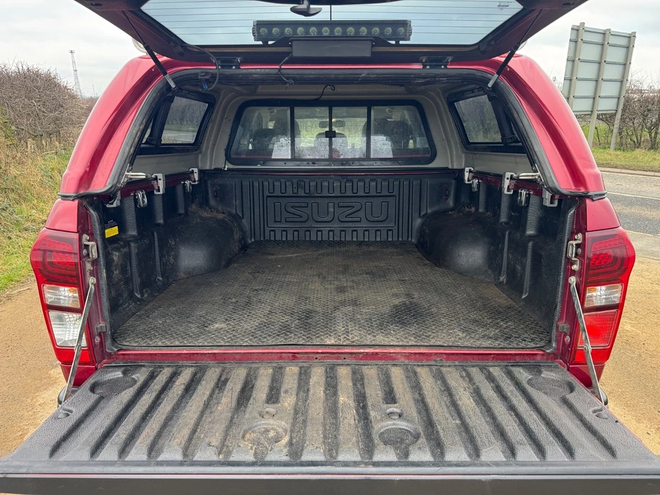 
								Isuzu D-max Utah £11,495+ VAT full									