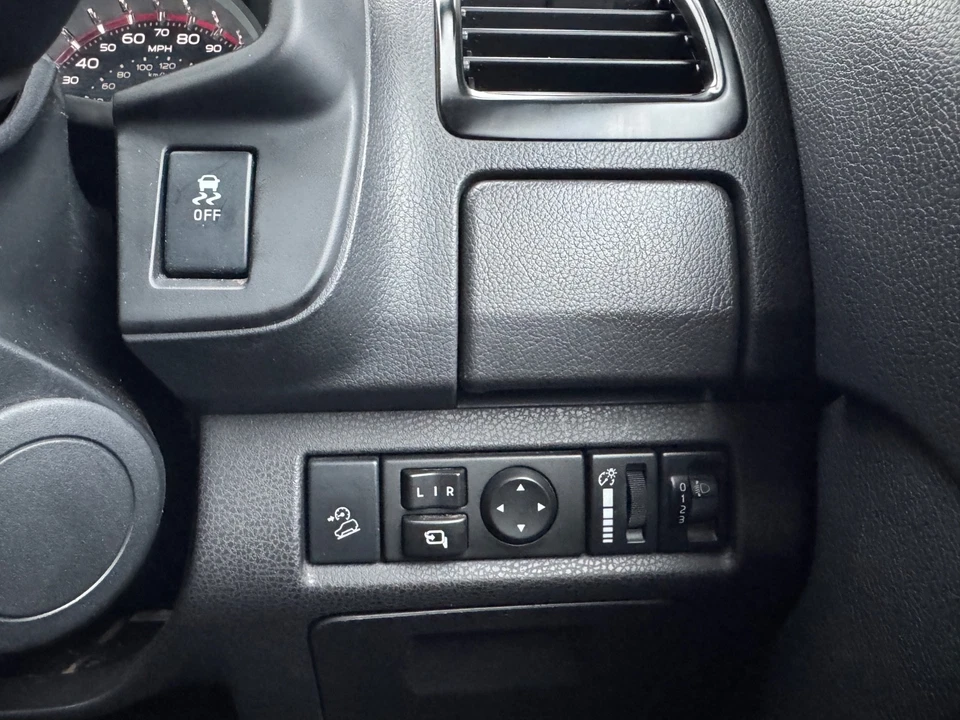 
								Isuzu D-max Utah £11,495+ VAT full									