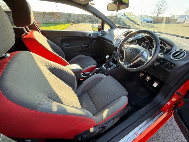 
								Ford Fiesta ST-Line 3dr full									
