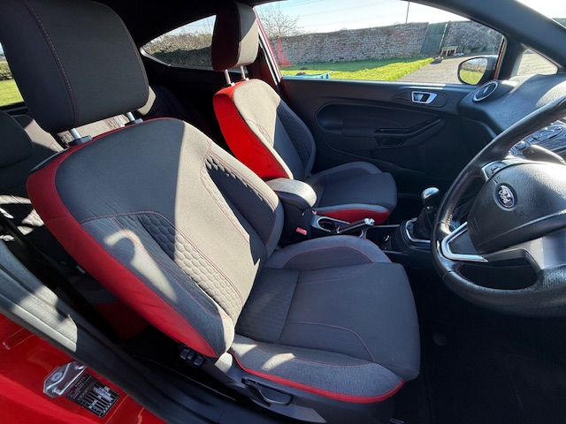 
								Ford Fiesta ST-Line 3dr full									