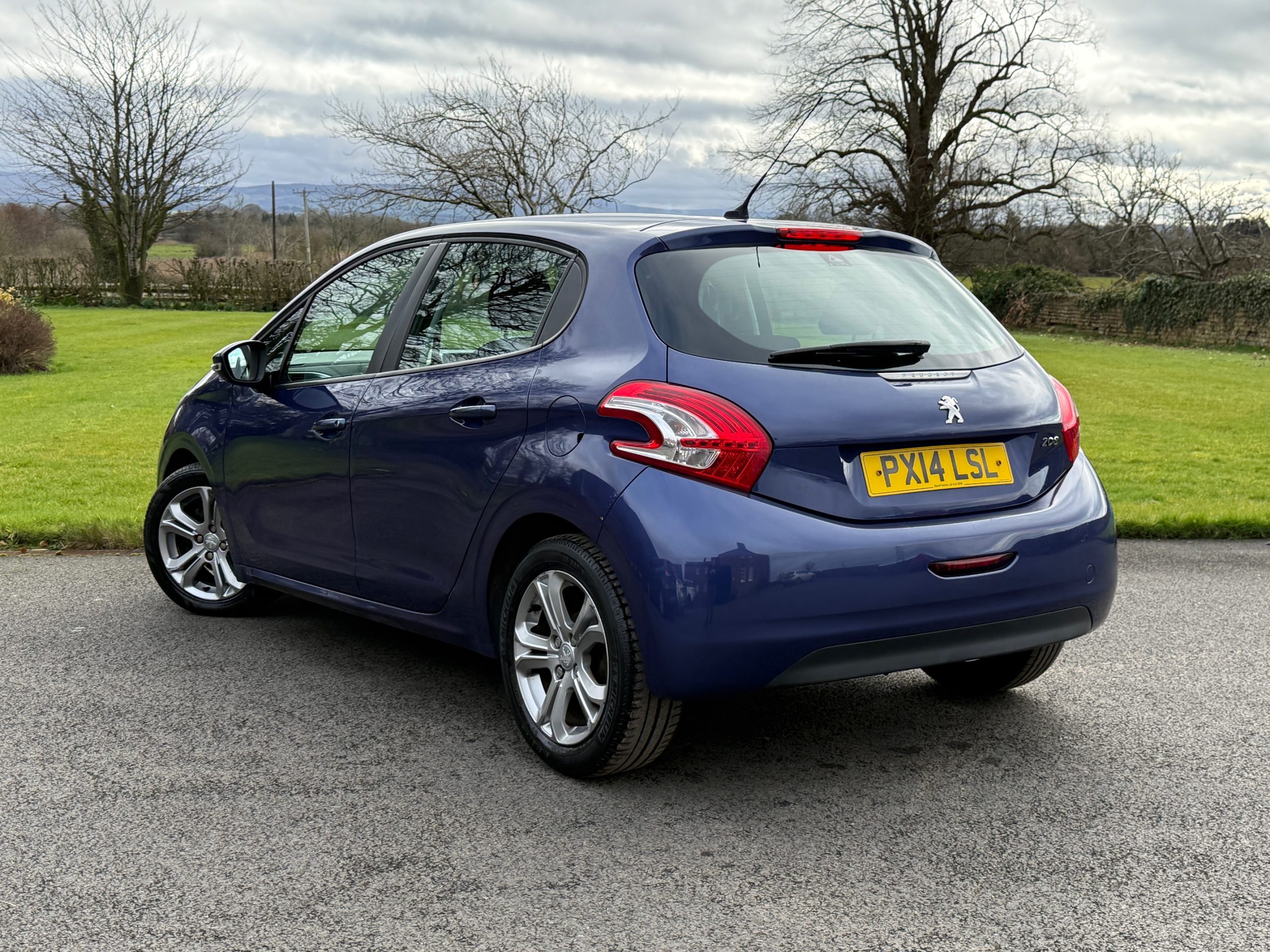 
								Peugeot 208 1.2 VTi Active 5dr full									
