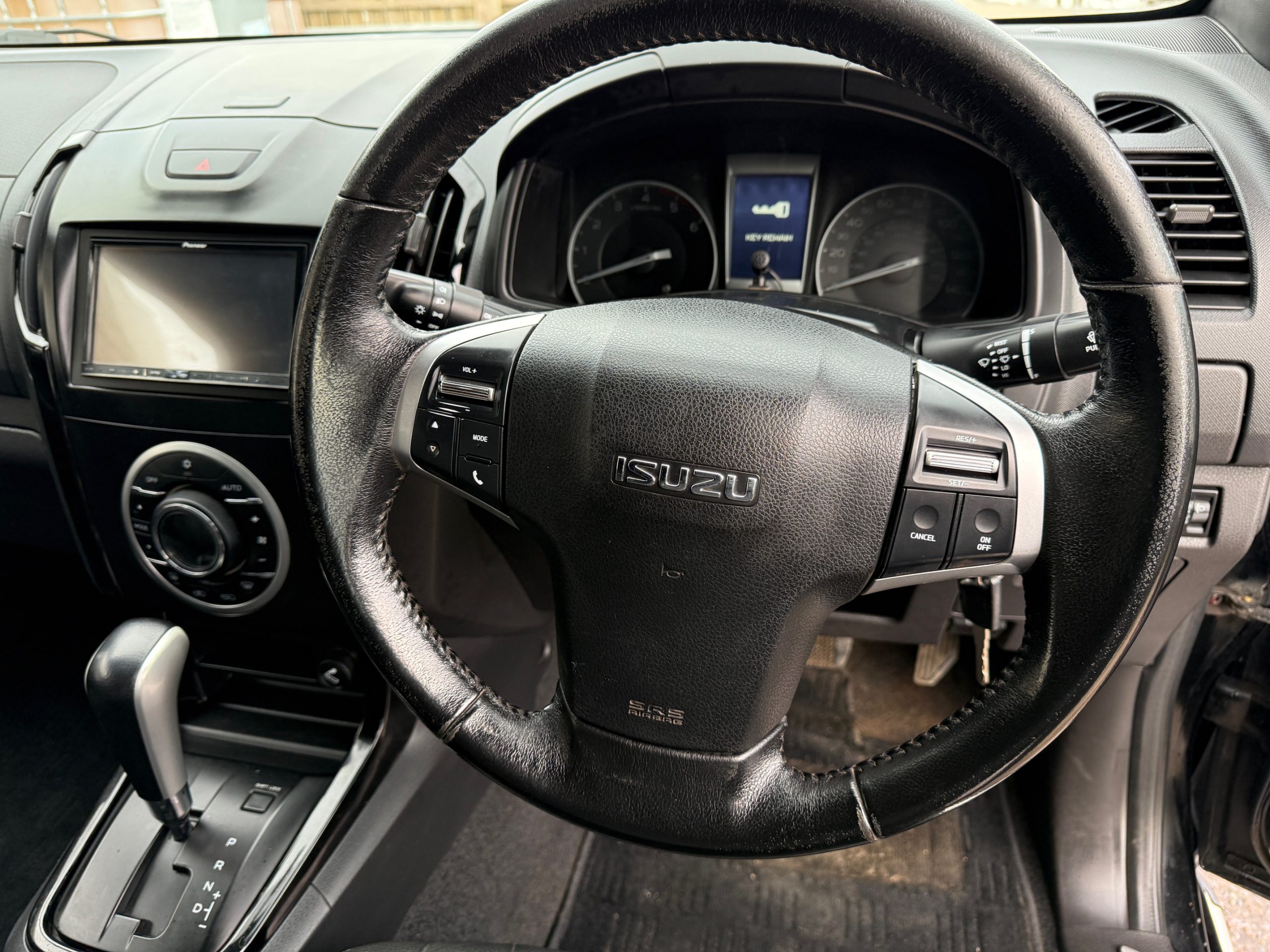 
								Isuzu D-Max Blade Automatic 2.5 Twin Turbo full									