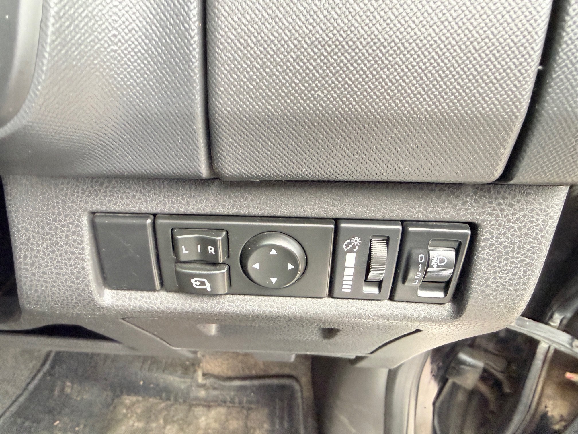 
								Isuzu D-Max Blade Automatic 2.5 Twin Turbo full									