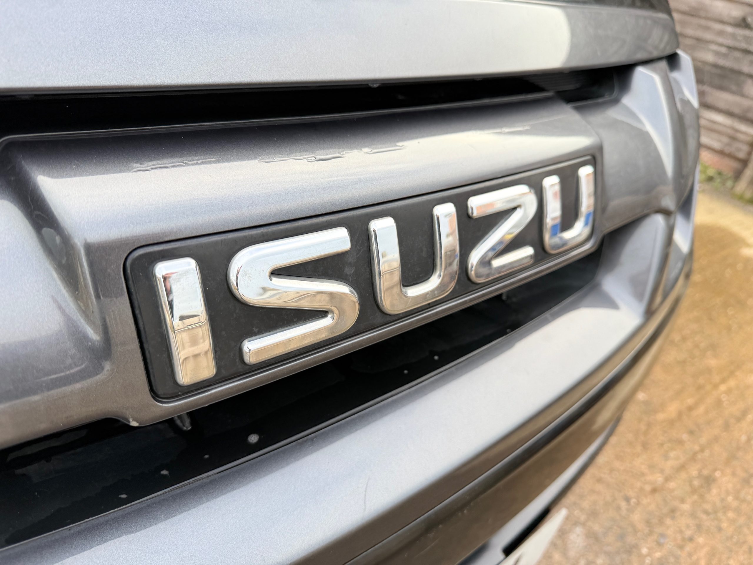 
								Isuzu D-Max Blade Automatic 2.5 Twin Turbo full									