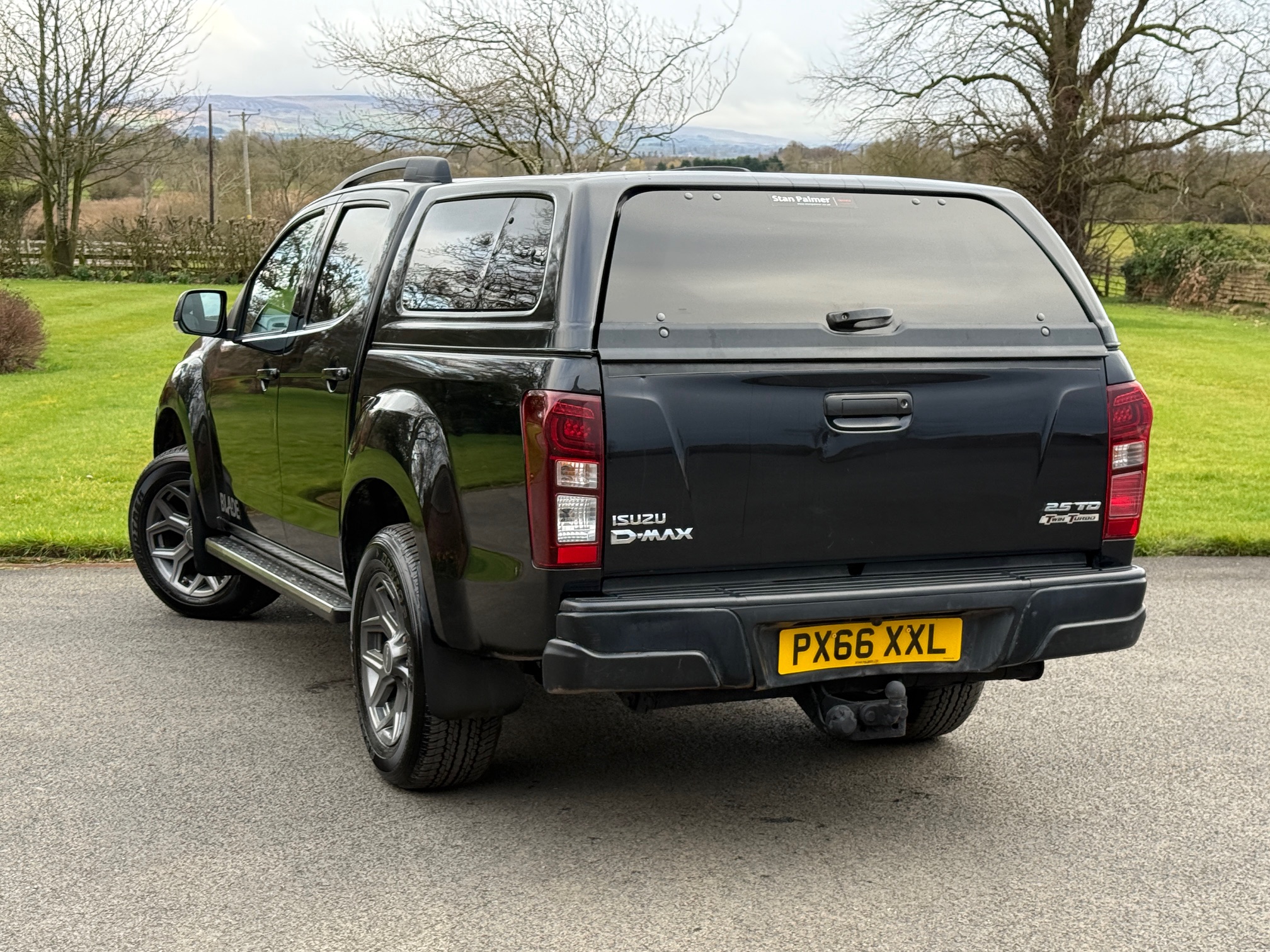 
								Isuzu D-Max Blade Automatic 2.5 Twin Turbo full									