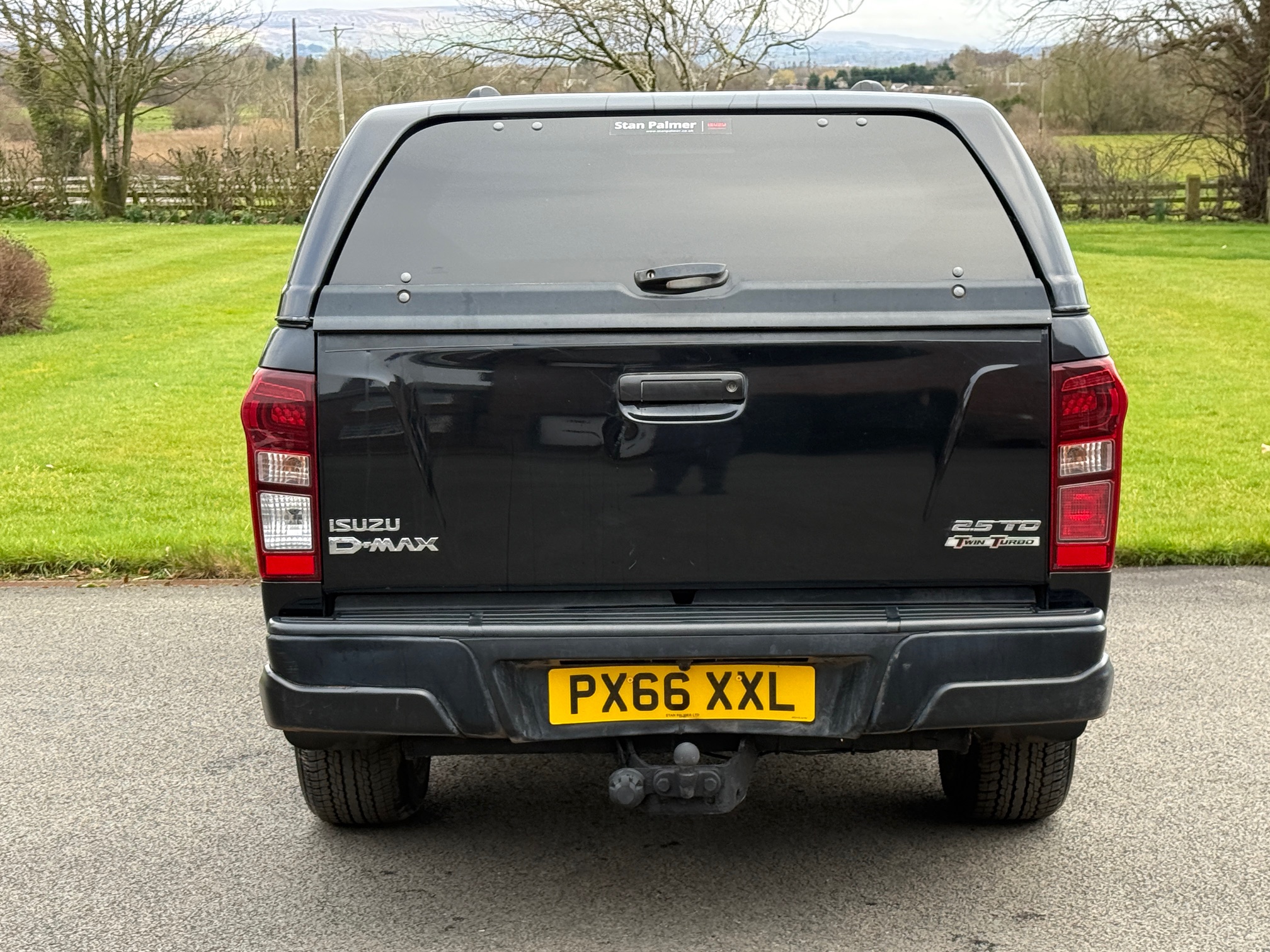 
								Isuzu D-Max Blade Automatic 2.5 Twin Turbo full									