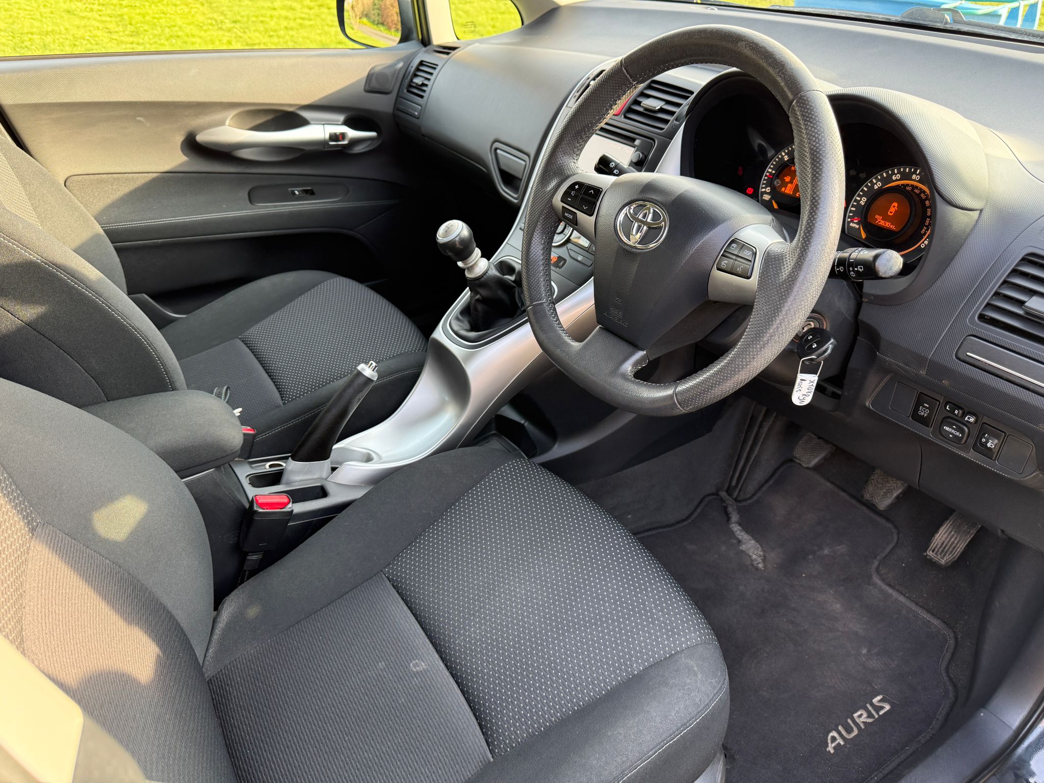 
								Toyota Auris Colour Collection 1.3 VVTi full									