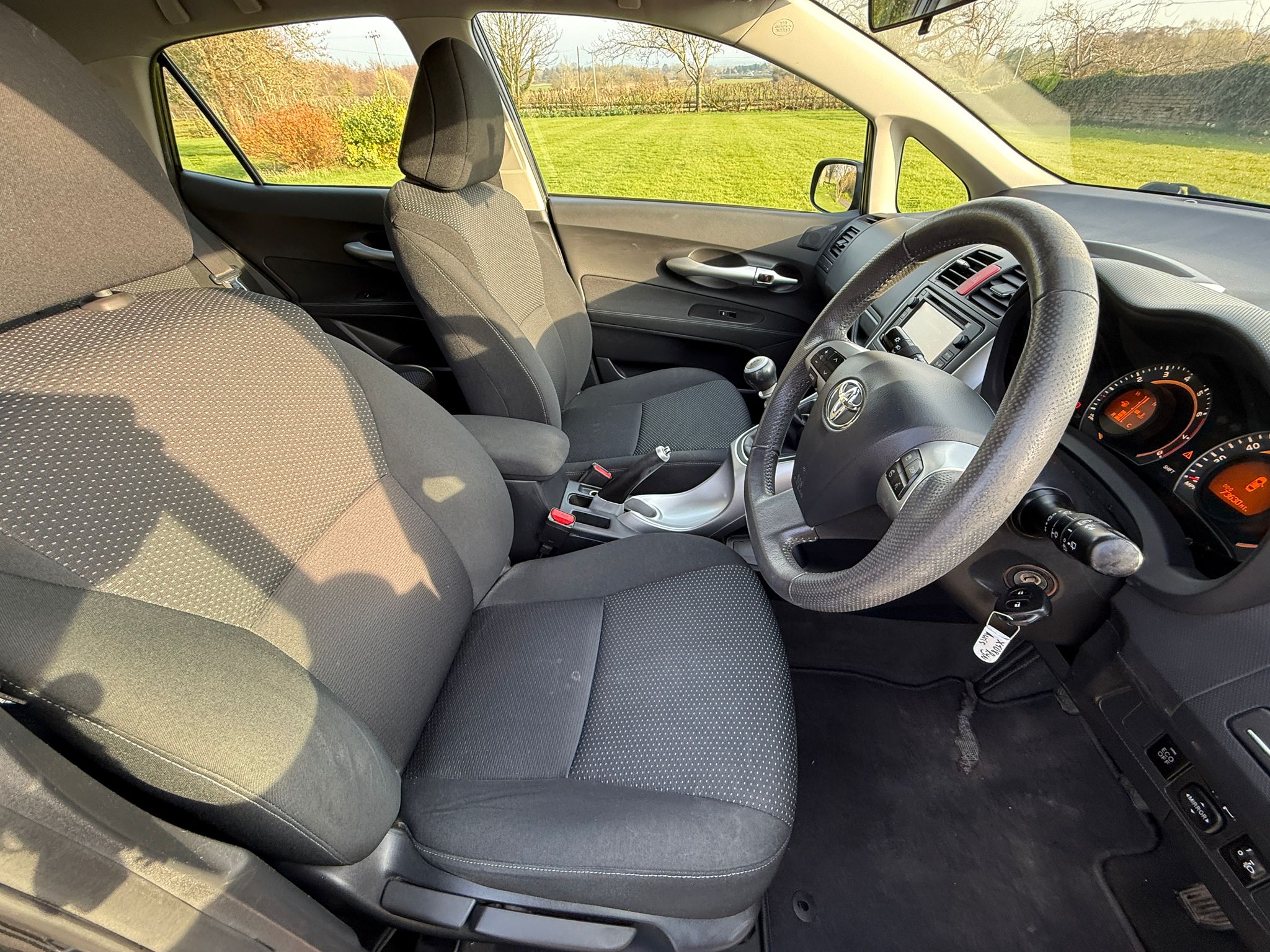 
								Toyota Auris Colour Collection 1.3 VVTi full									