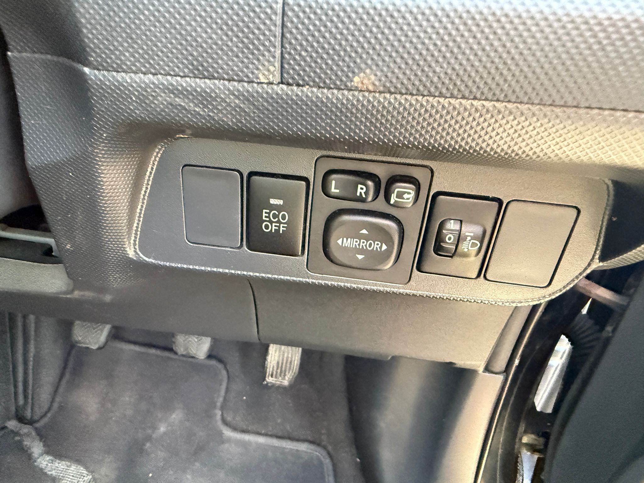
								Toyota Auris Colour Collection 1.3 VVTi full									