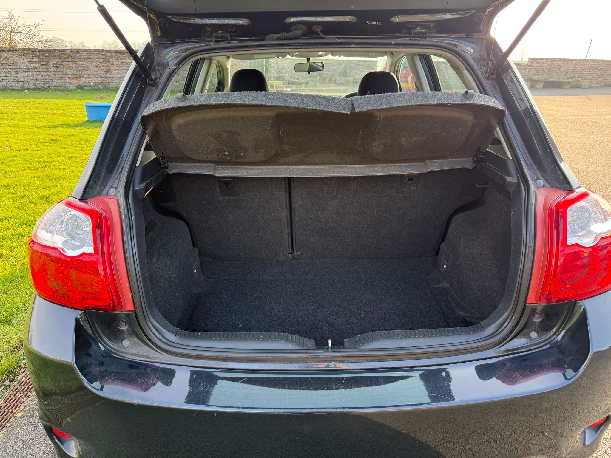 
								Toyota Auris Colour Collection 1.3 VVTi full									