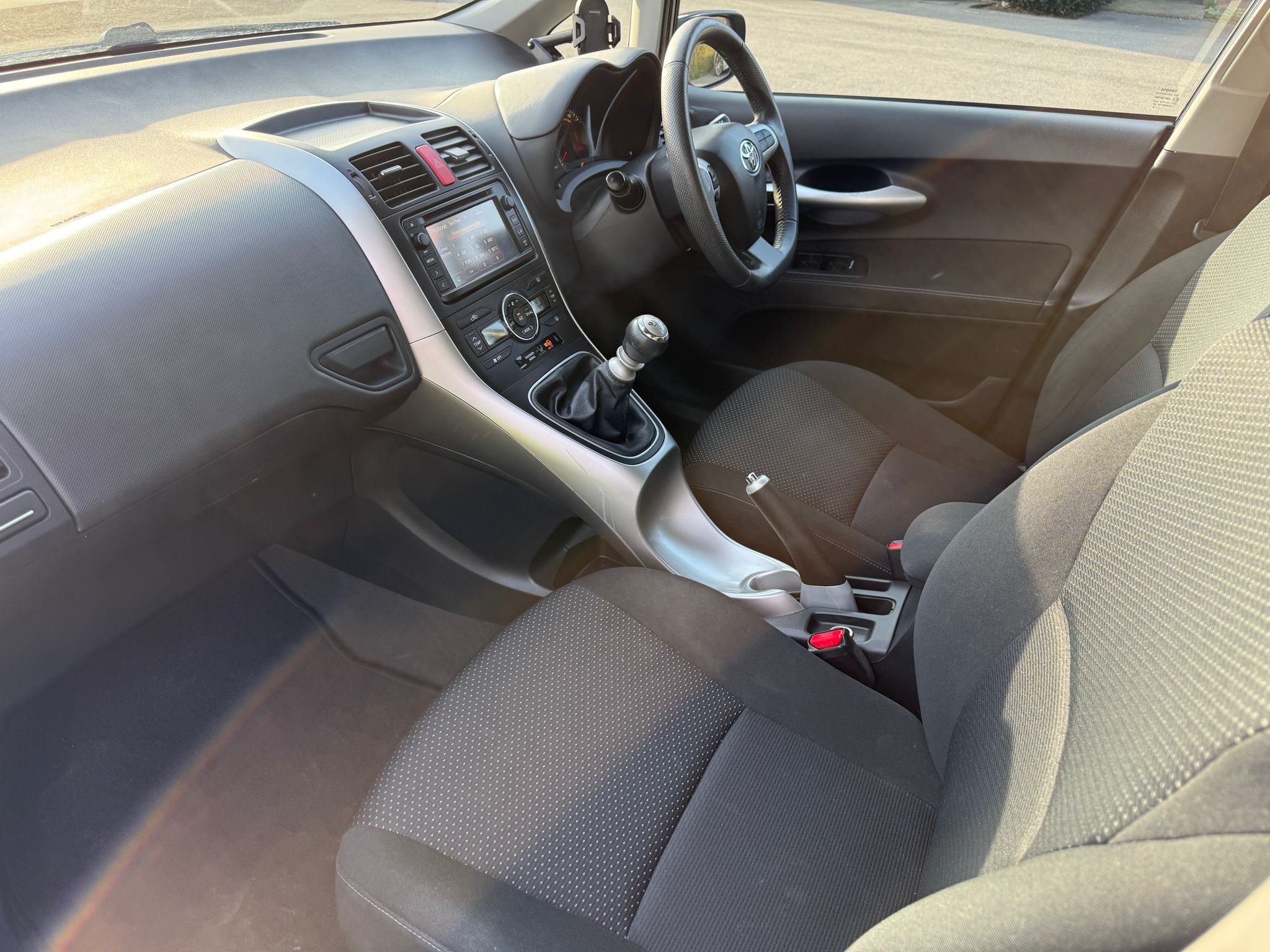 
								Toyota Auris Colour Collection 1.3 VVTi full									