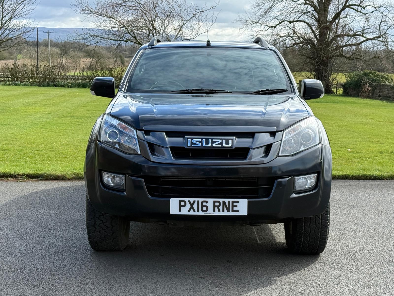 
								Isuzu D-Max Blade Automatic 2.5 Twin Turbo £14,495 **NO VAT** full									