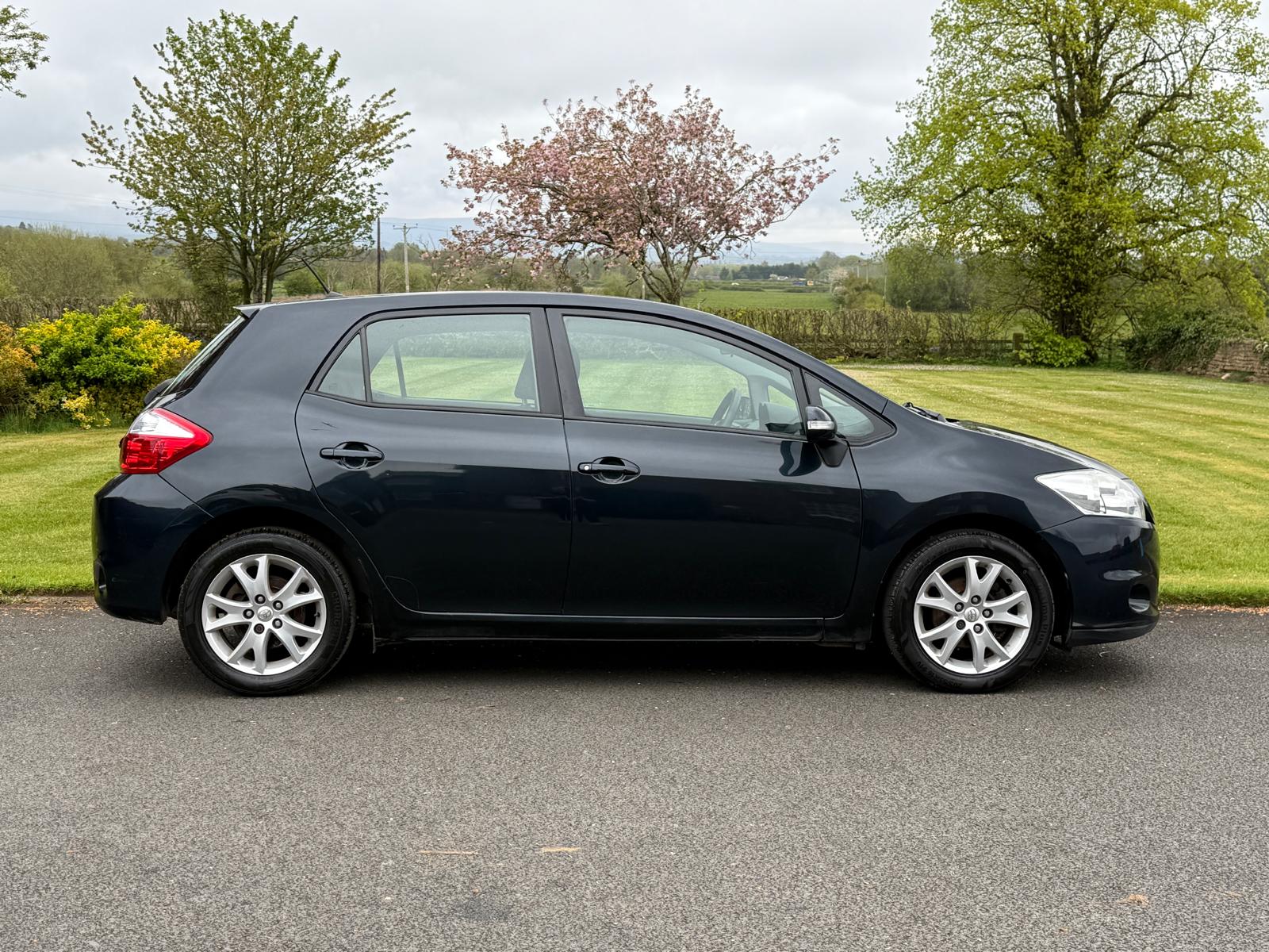 
								Toyota Auris Colour Collection 1.3 VVTi full									