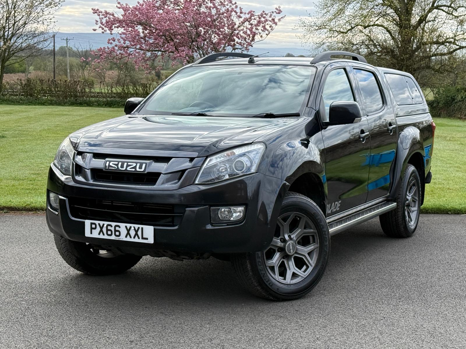 
								Isuzu D-Max Blade Automatic 2.5 Twin Turbo full									