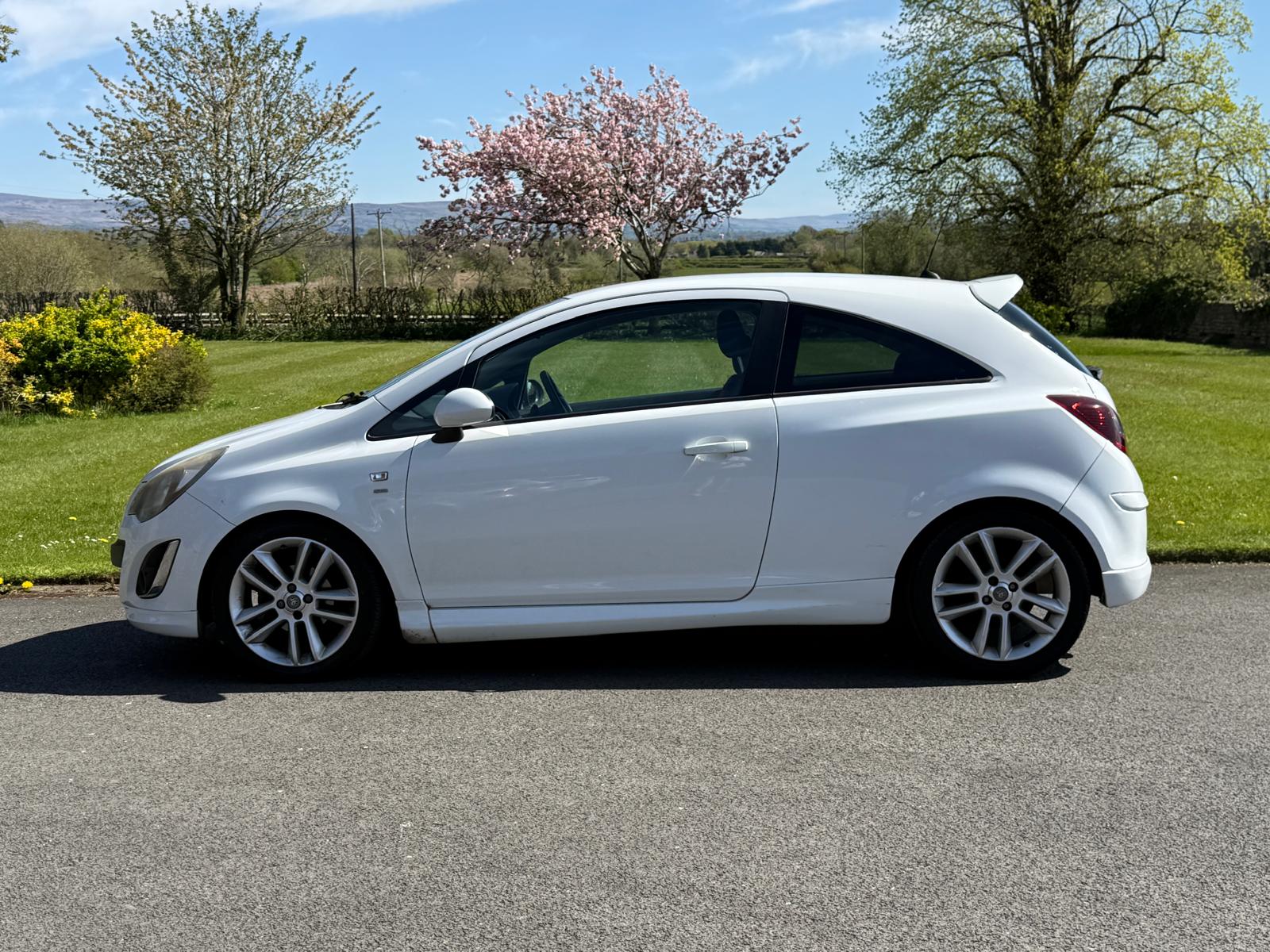 
								Vauxhall Corsa 1.4 SRi 3dr full									