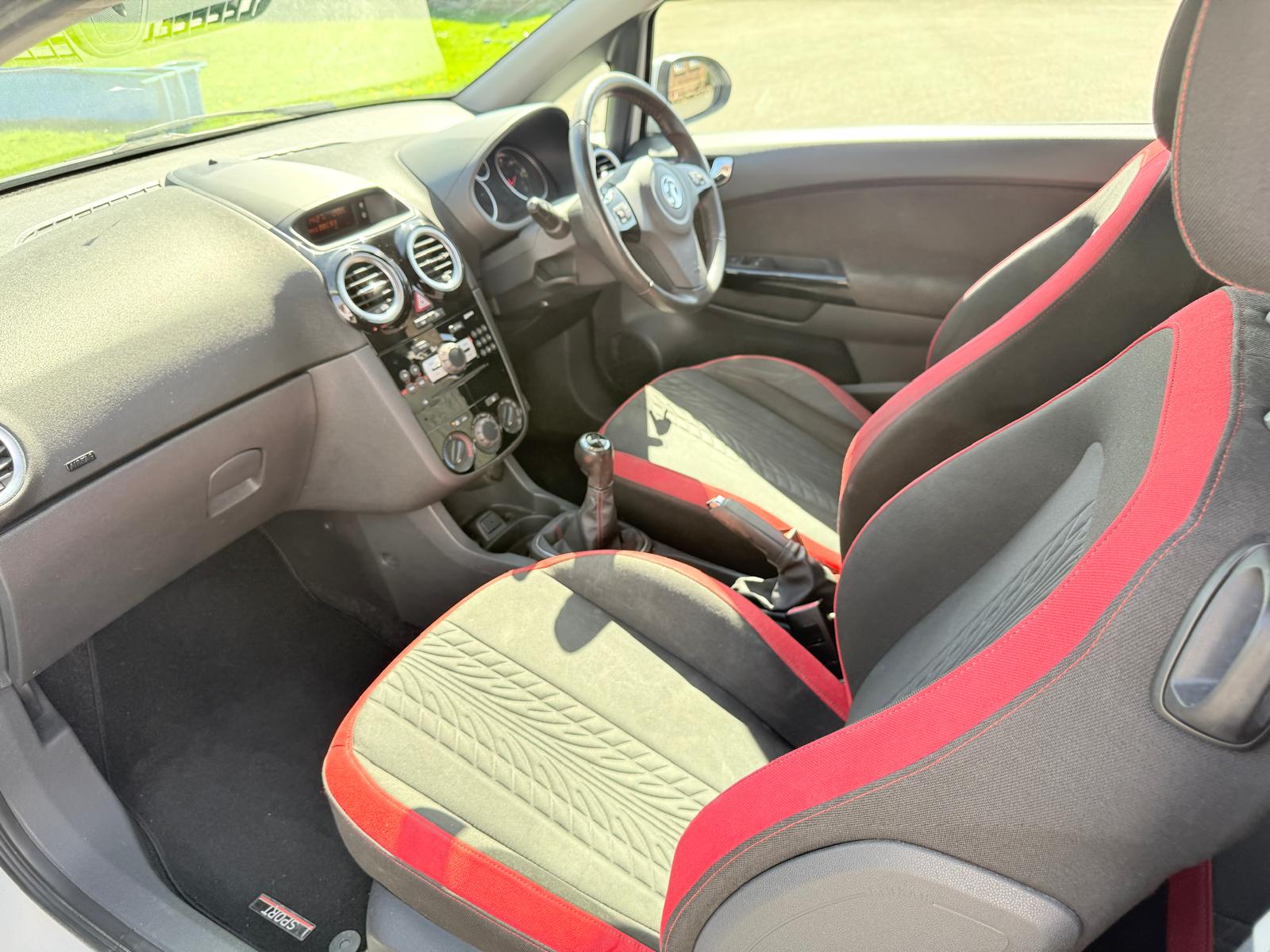 
								Vauxhall Corsa 1.4 SRi 3dr full									
