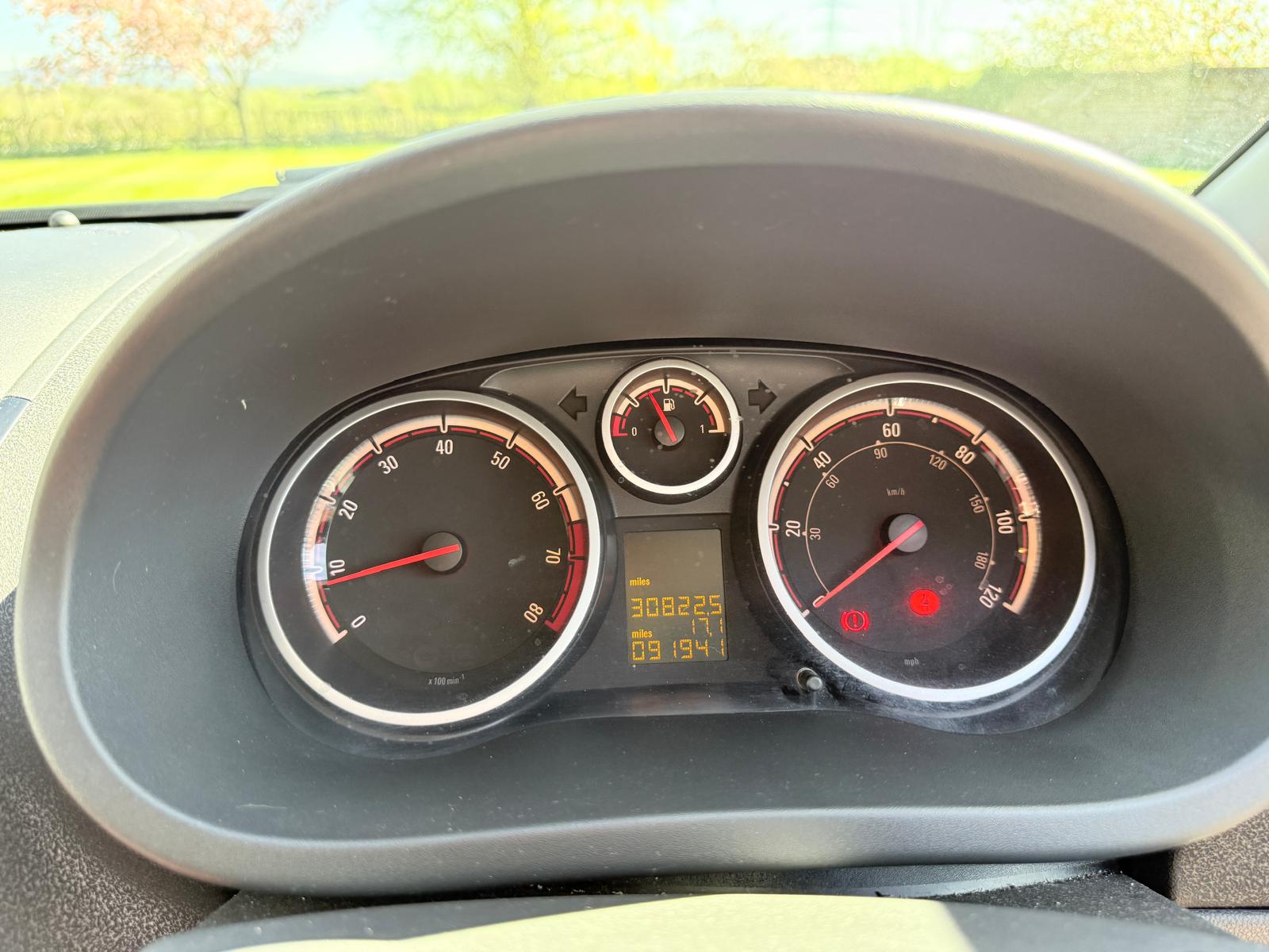 
								Vauxhall Corsa 1.4 SRi 3dr full									