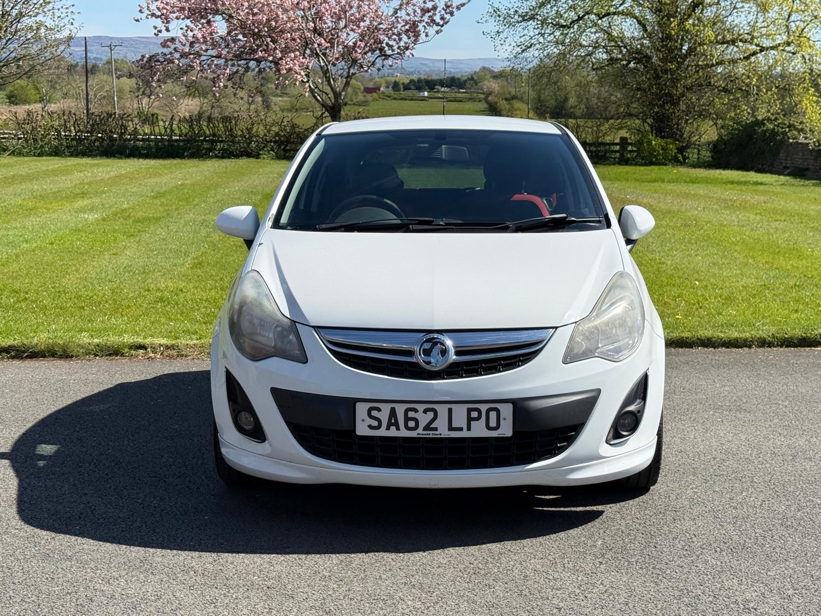 
								Vauxhall Corsa 1.4 SRi 3dr full									