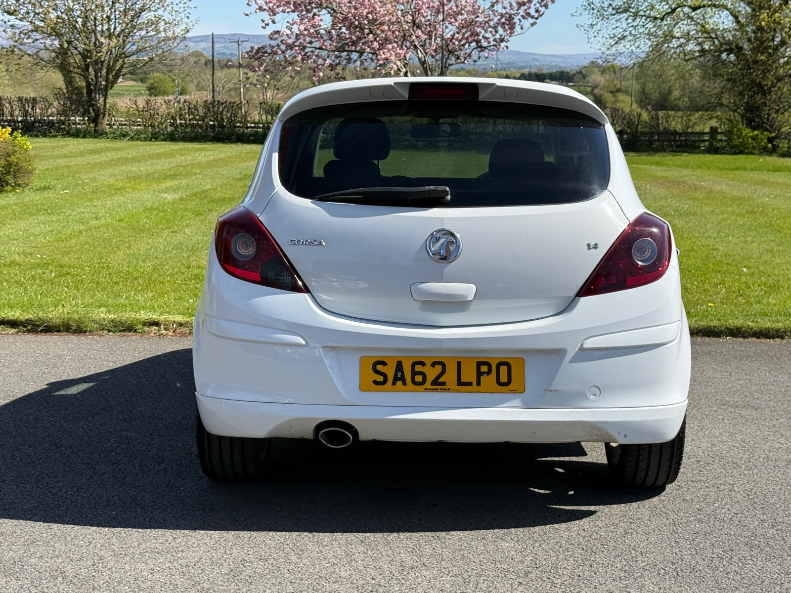 
								Vauxhall Corsa 1.4 SRi 3dr full									