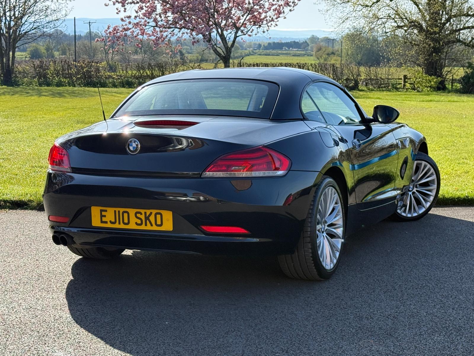
								2010/10 BMW Z4 SDRIVE 23I 2.5 PETROL AUTOMATIC 2DR ROADSTER CONVERTIBLE 200 BHP full									