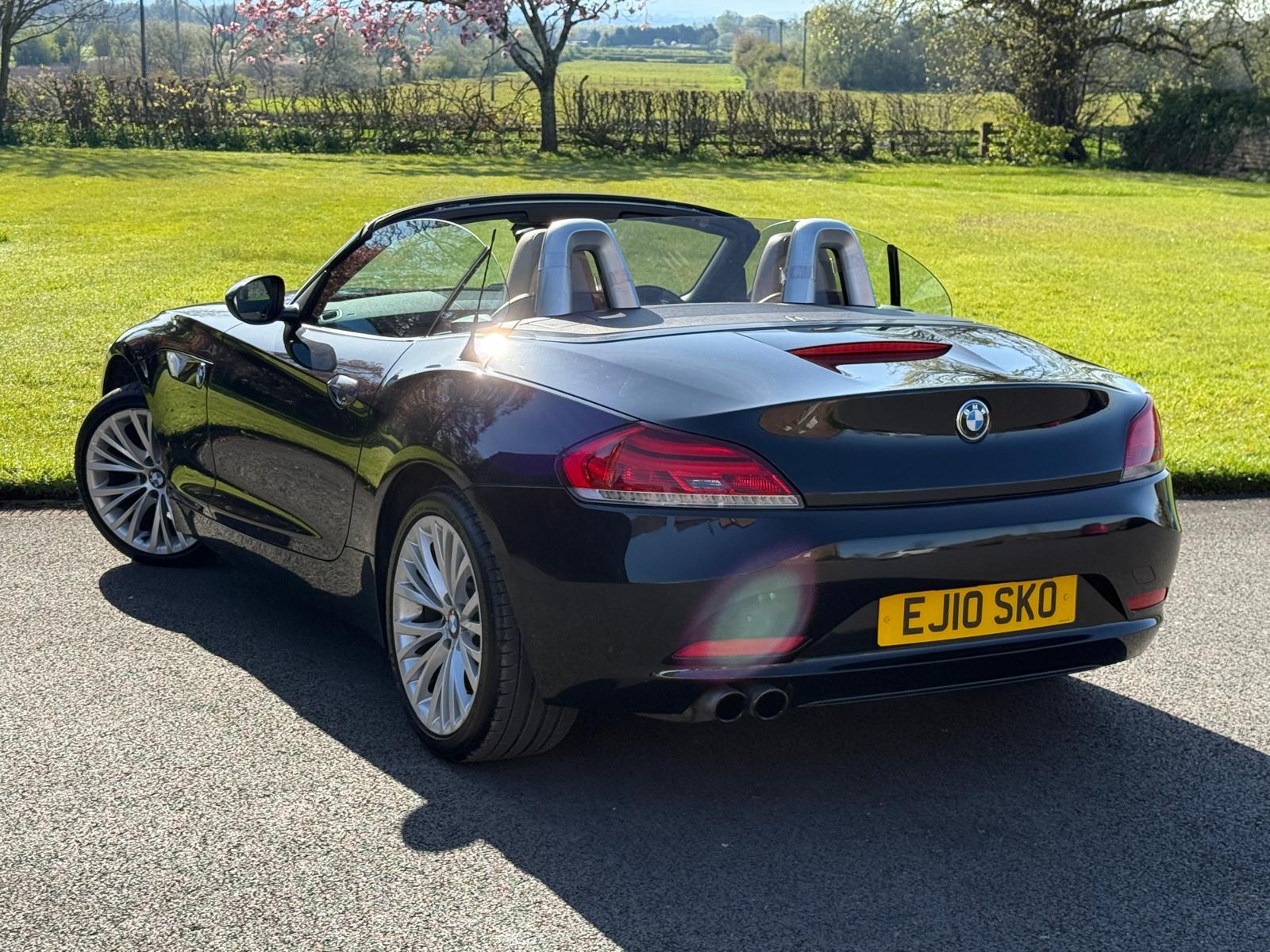 
								2010/10 BMW Z4 SDRIVE 23I 2.5 PETROL AUTOMATIC 2DR ROADSTER CONVERTIBLE 200 BHP full									