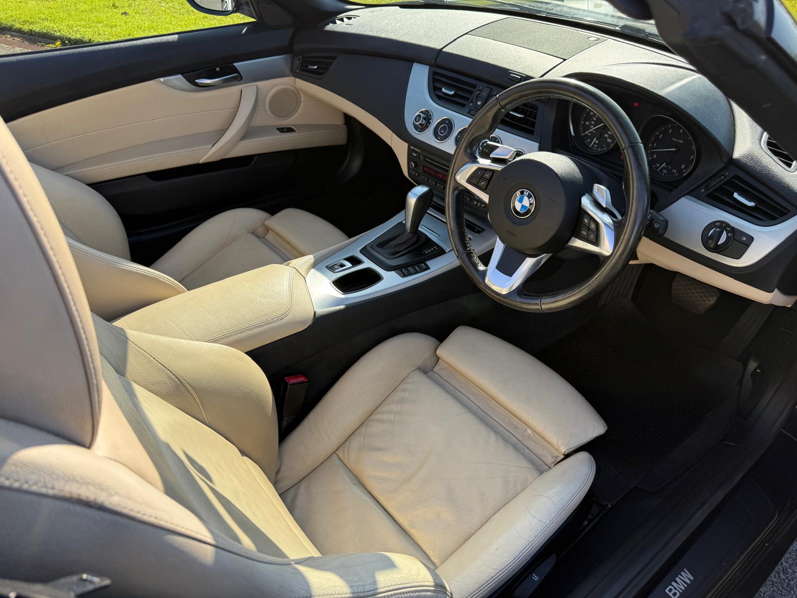 
								2010/10 BMW Z4 SDRIVE 23I 2.5 PETROL AUTOMATIC 2DR ROADSTER CONVERTIBLE 200 BHP full									