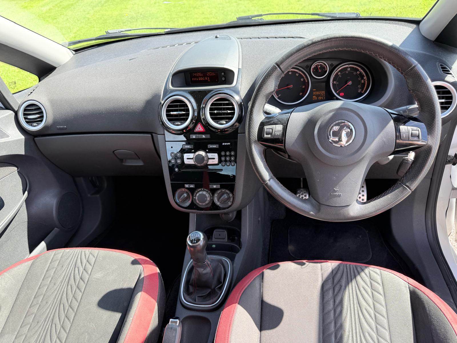 
								Vauxhall Corsa 1.4 SRi 3dr full									