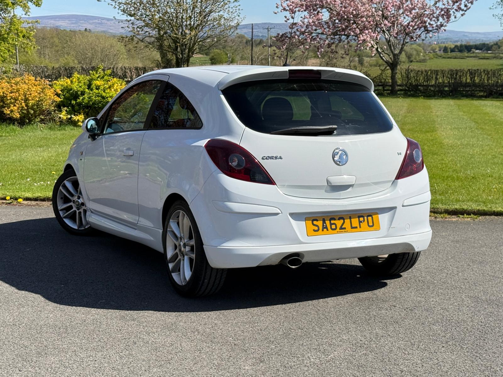 
								Vauxhall Corsa 1.4 SRi 3dr full									
