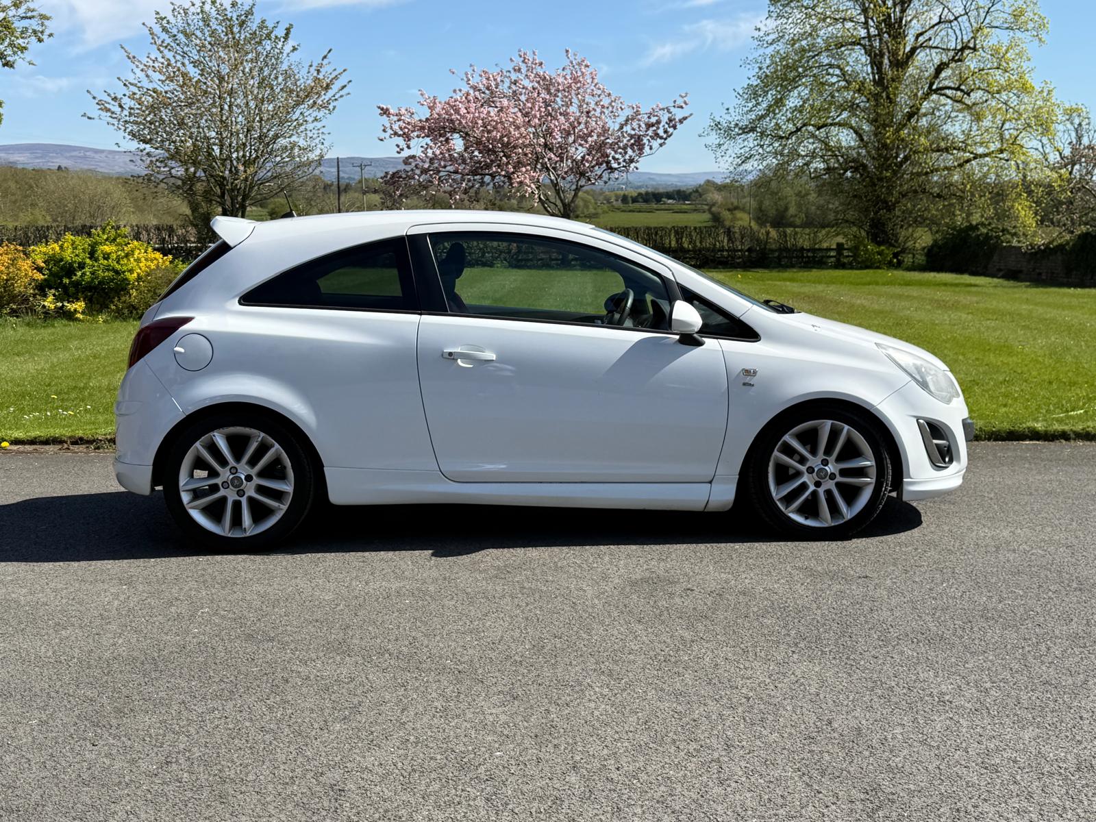 
								Vauxhall Corsa 1.4 SRi 3dr full									