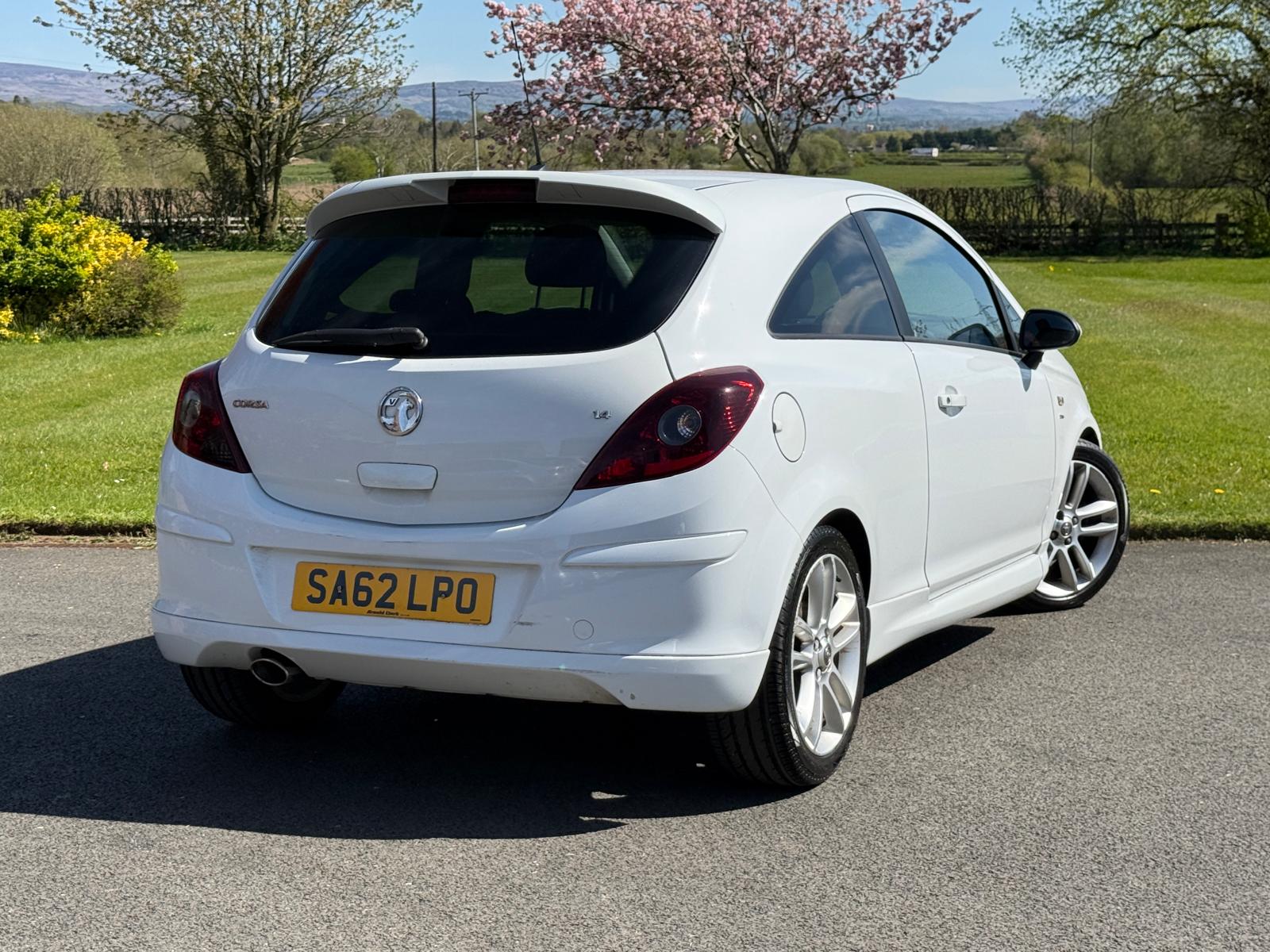 
								Vauxhall Corsa 1.4 SRi 3dr full									