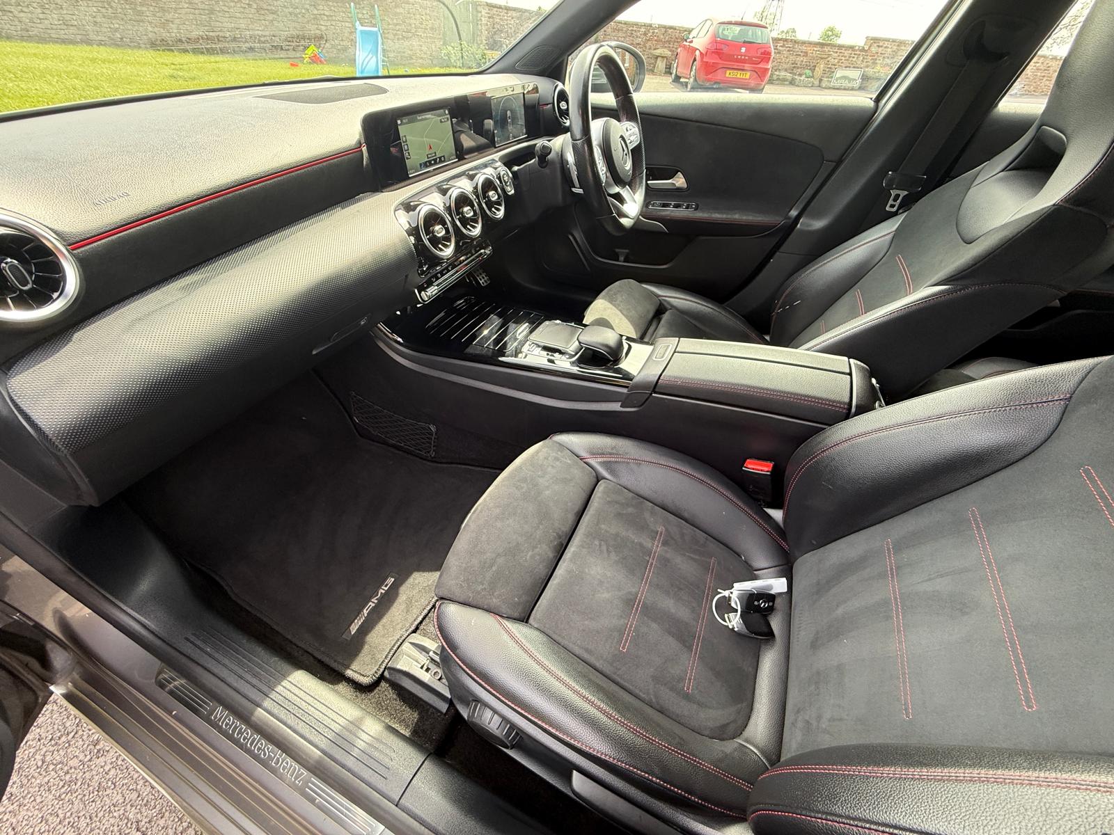 
								Mercedes A-Class A200 AMG Line 7 Speed Auto full									