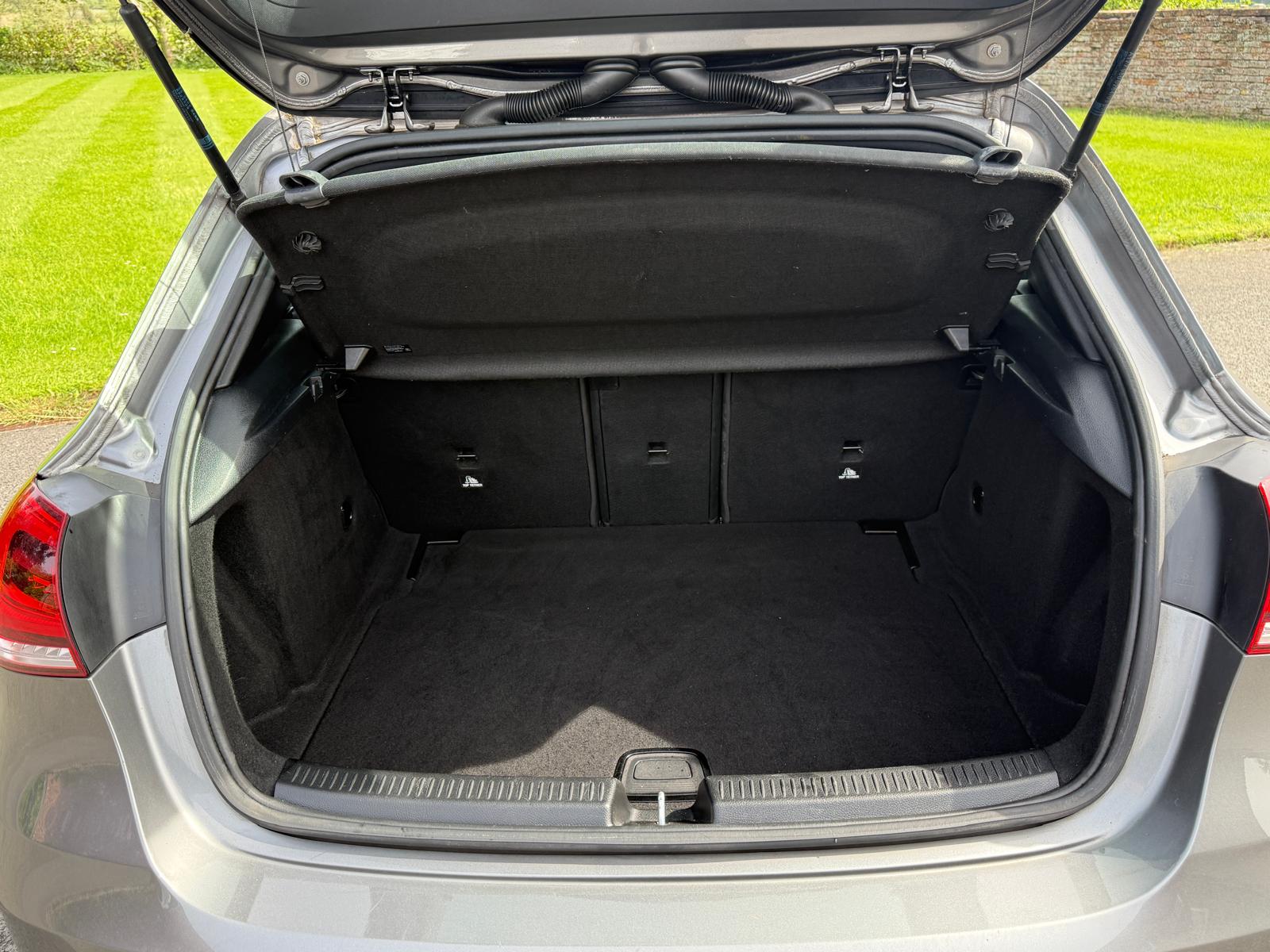 
								Mercedes A-Class A200 AMG Line 7 Speed Auto full									
