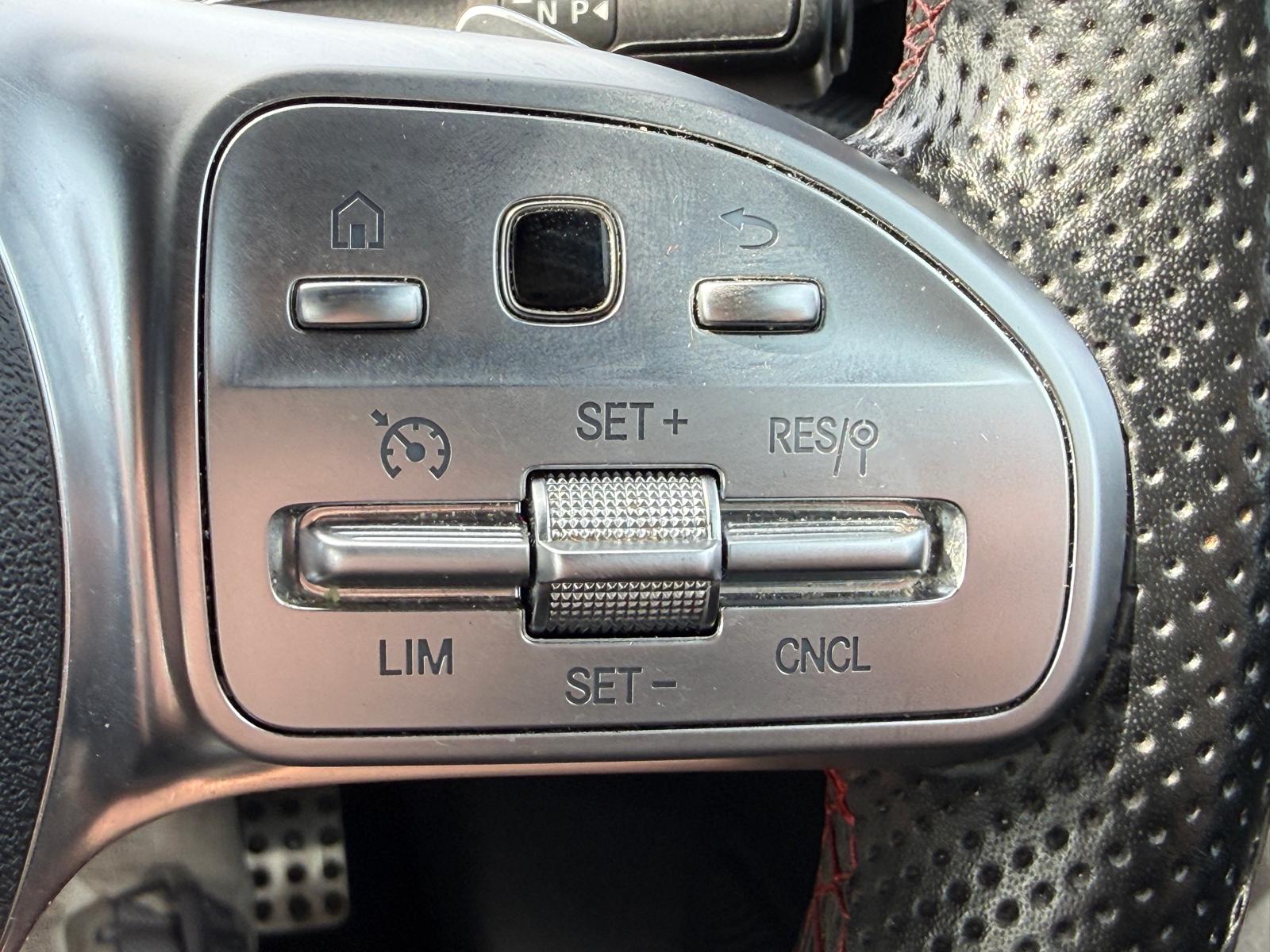 
								Mercedes A-Class A200 AMG Line 7 Speed Auto full									
