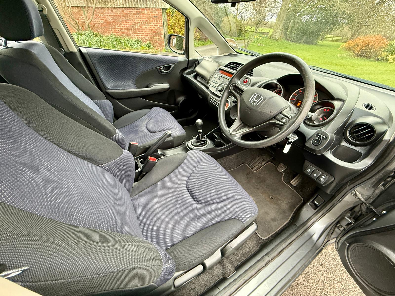 
								Honda Jazz 1.2 I-Vtec SE full									