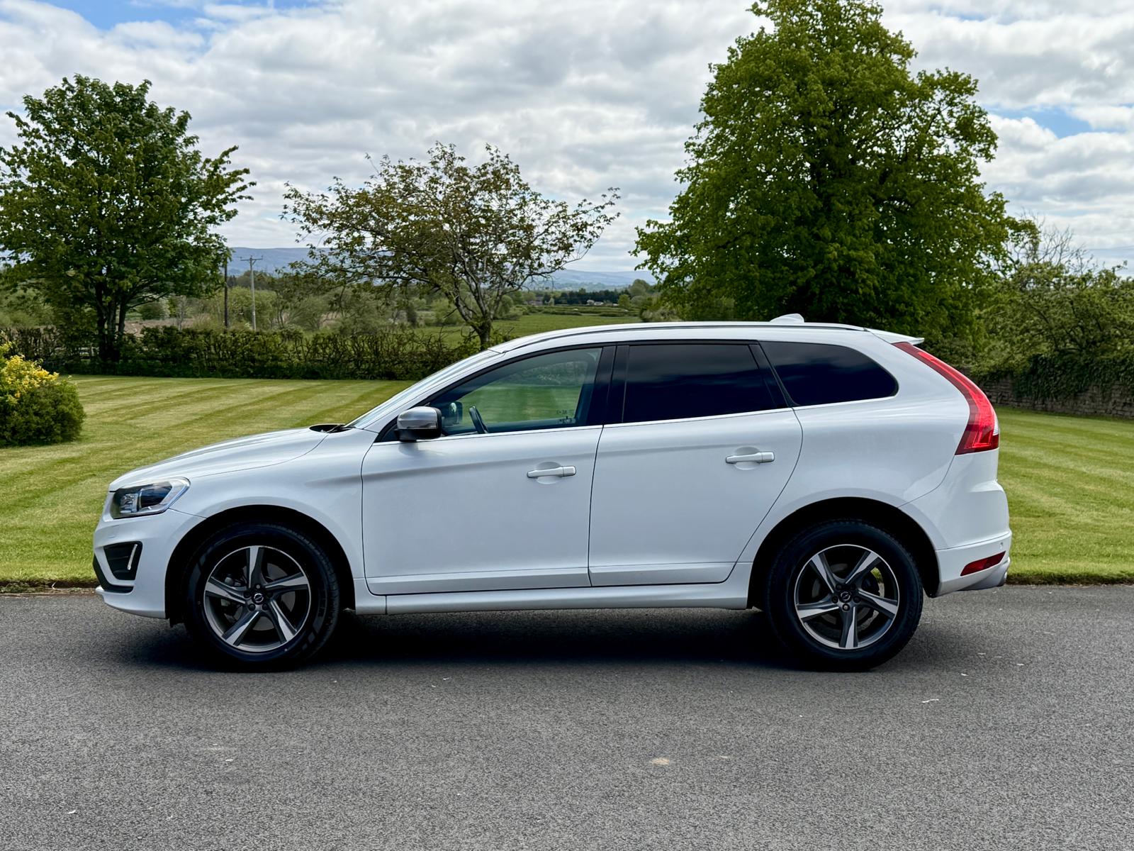 
								Volvo XC60 D4 2.4 R-Design Lux Nav AWD Geartronic full									