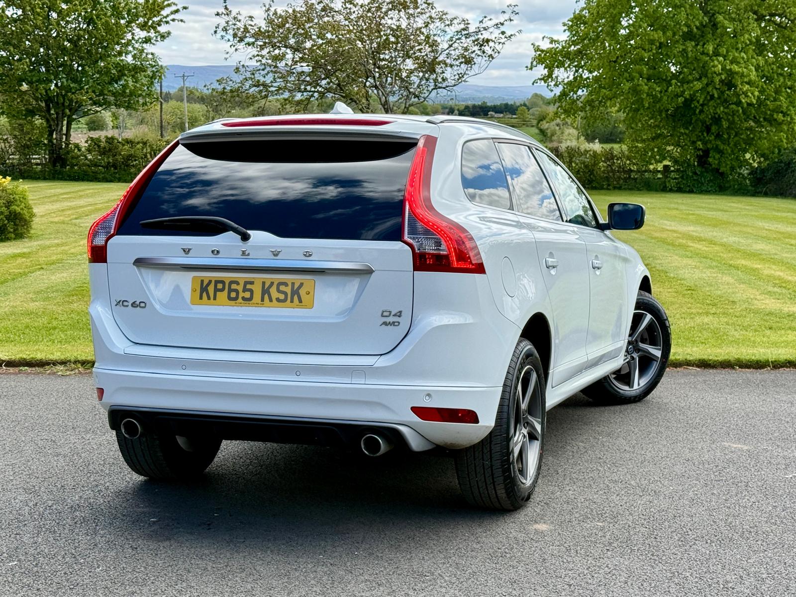 
								Volvo XC60 D4 2.4 R-Design Lux Nav AWD Geartronic full									