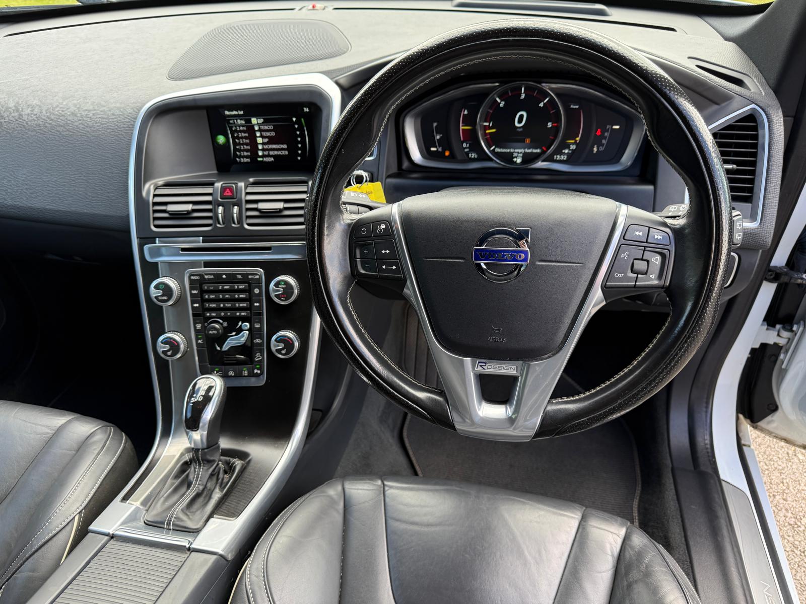 
								Volvo XC60 D4 2.4 R-Design Lux Nav AWD Geartronic full									